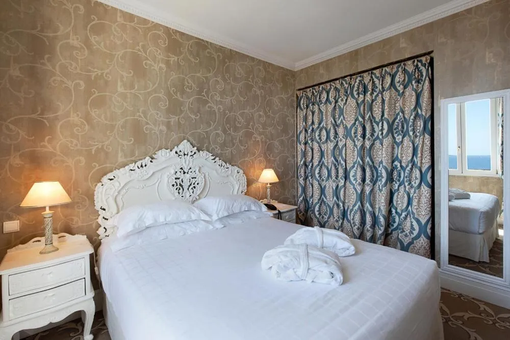 Photo of the whole room in Hôtel Château de la Tour