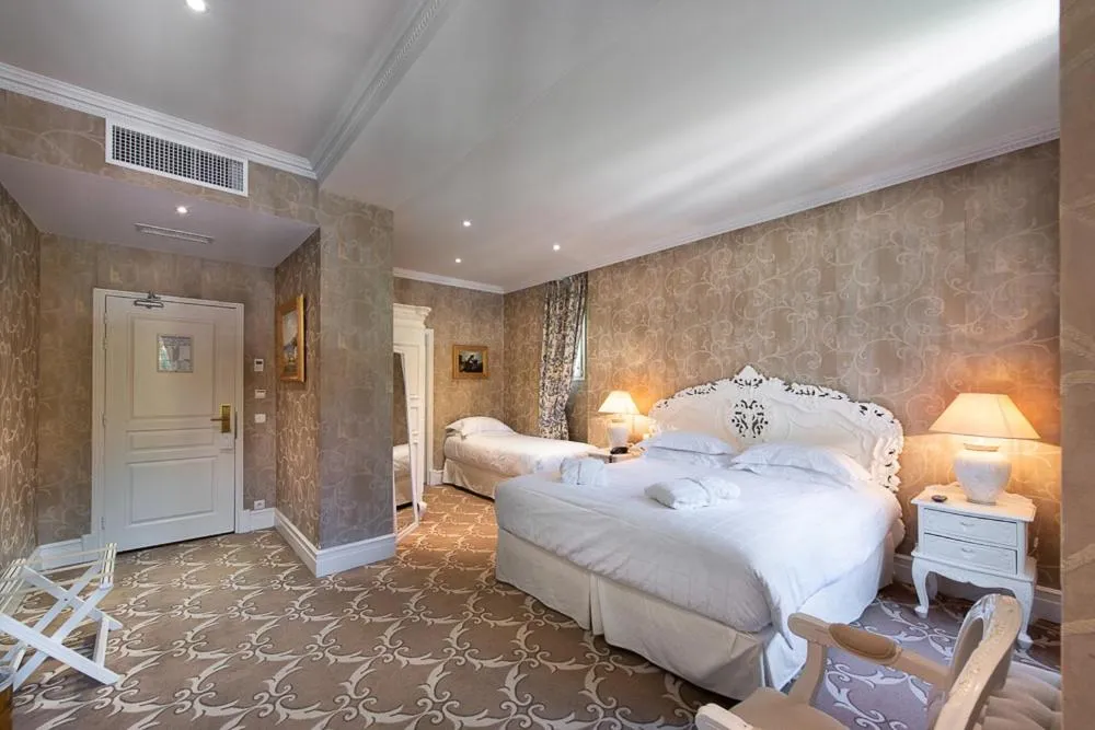 Photo of the whole room in Hôtel Château de la Tour