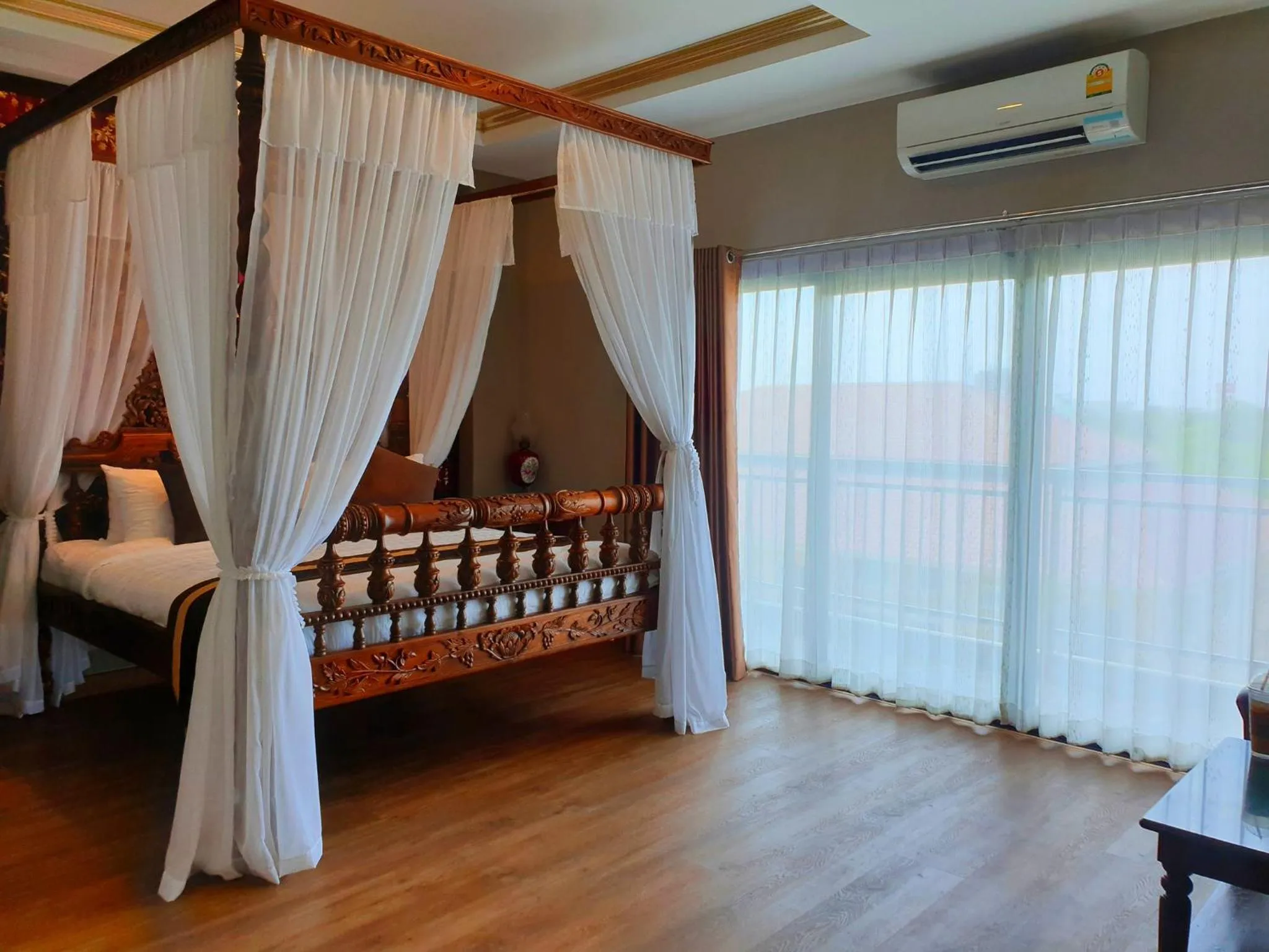 Bed in Chunlee Grand Korat