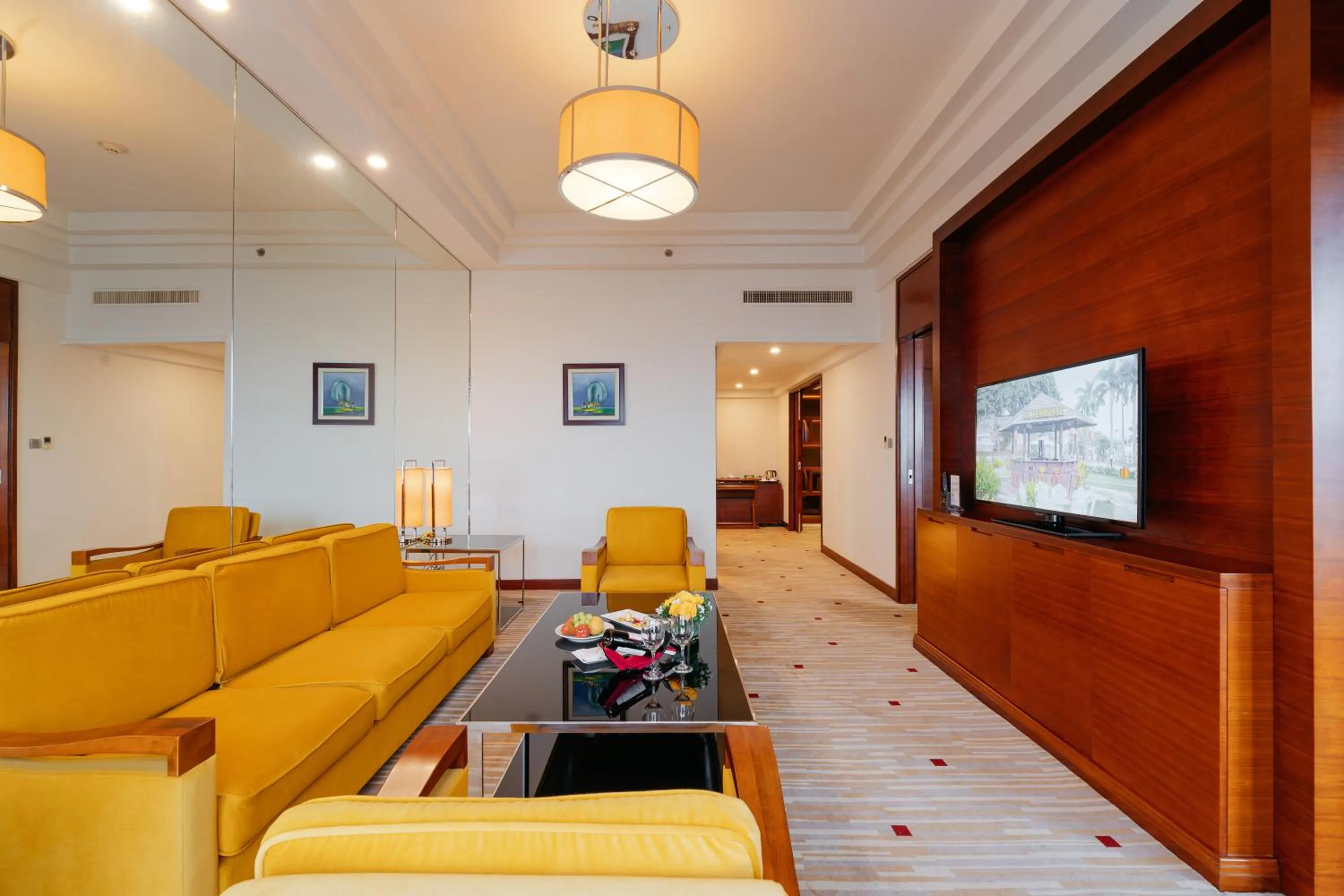 Living room in Royal Halong Hotel