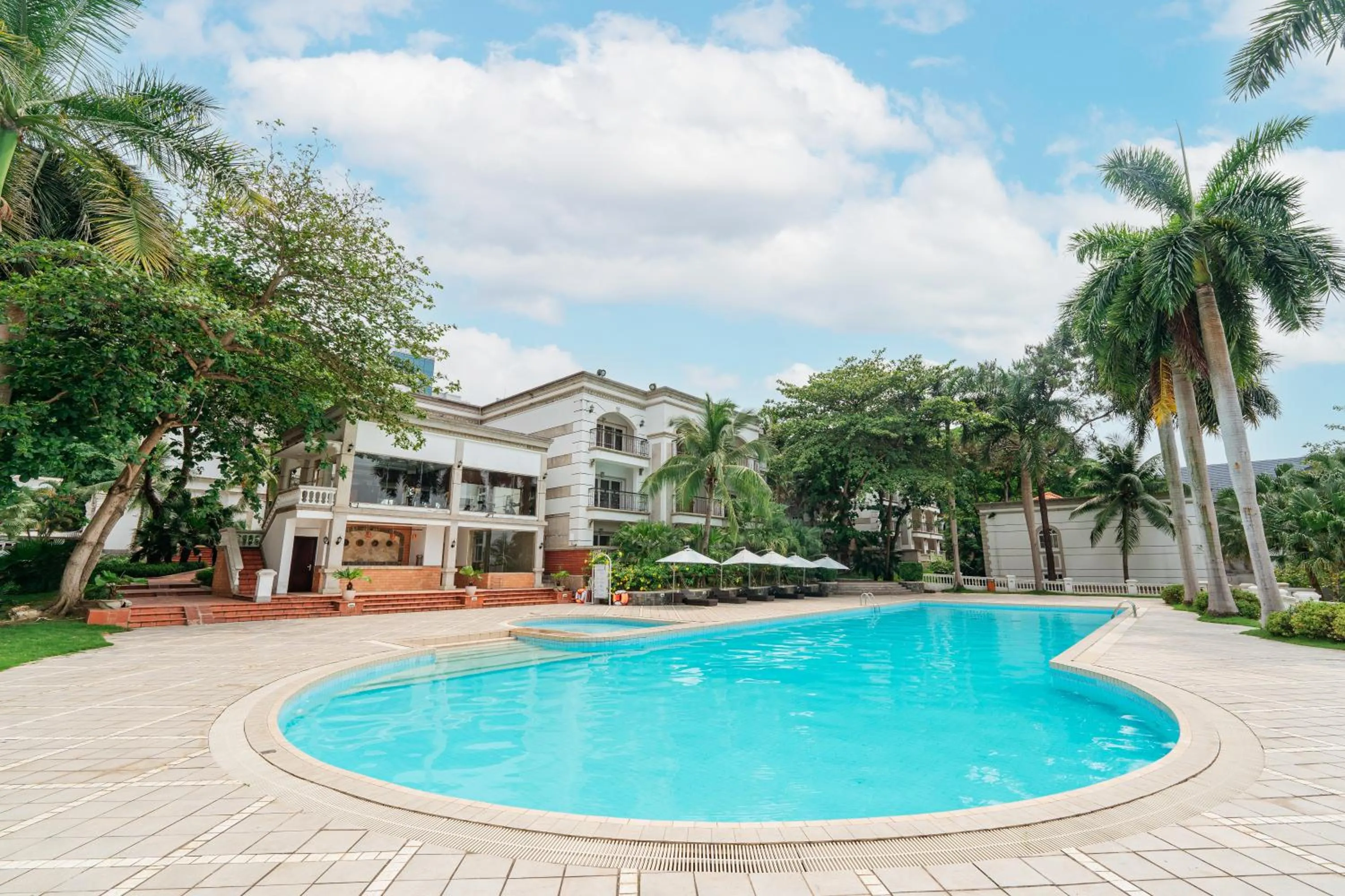 Day in Royal Halong Hotel