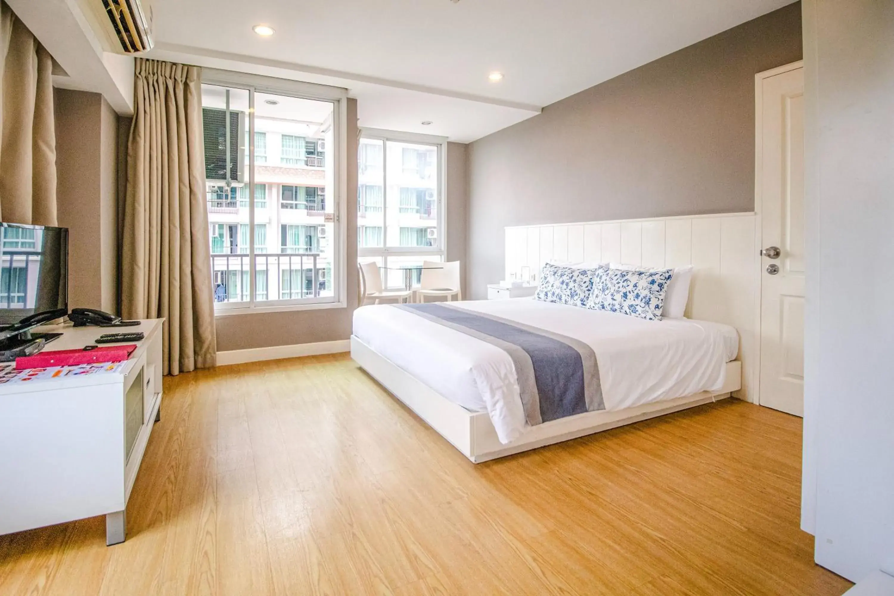 Deluxe King Room in Cinnamon Hotel Bangkok Deluxe King Room in Cinnamon Hotel Bangkok