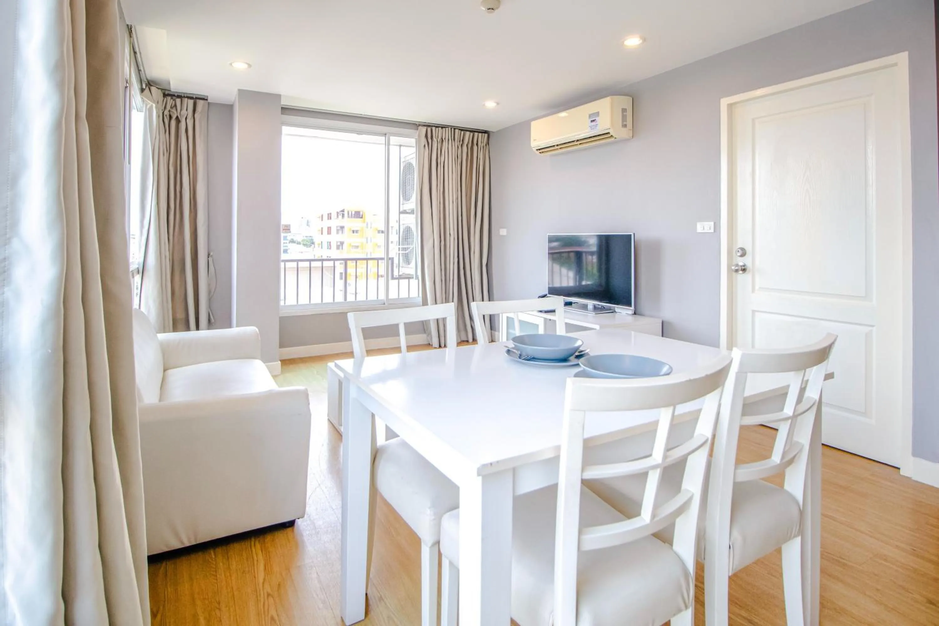 Seating area in Cinnamon Hotel Bangkok