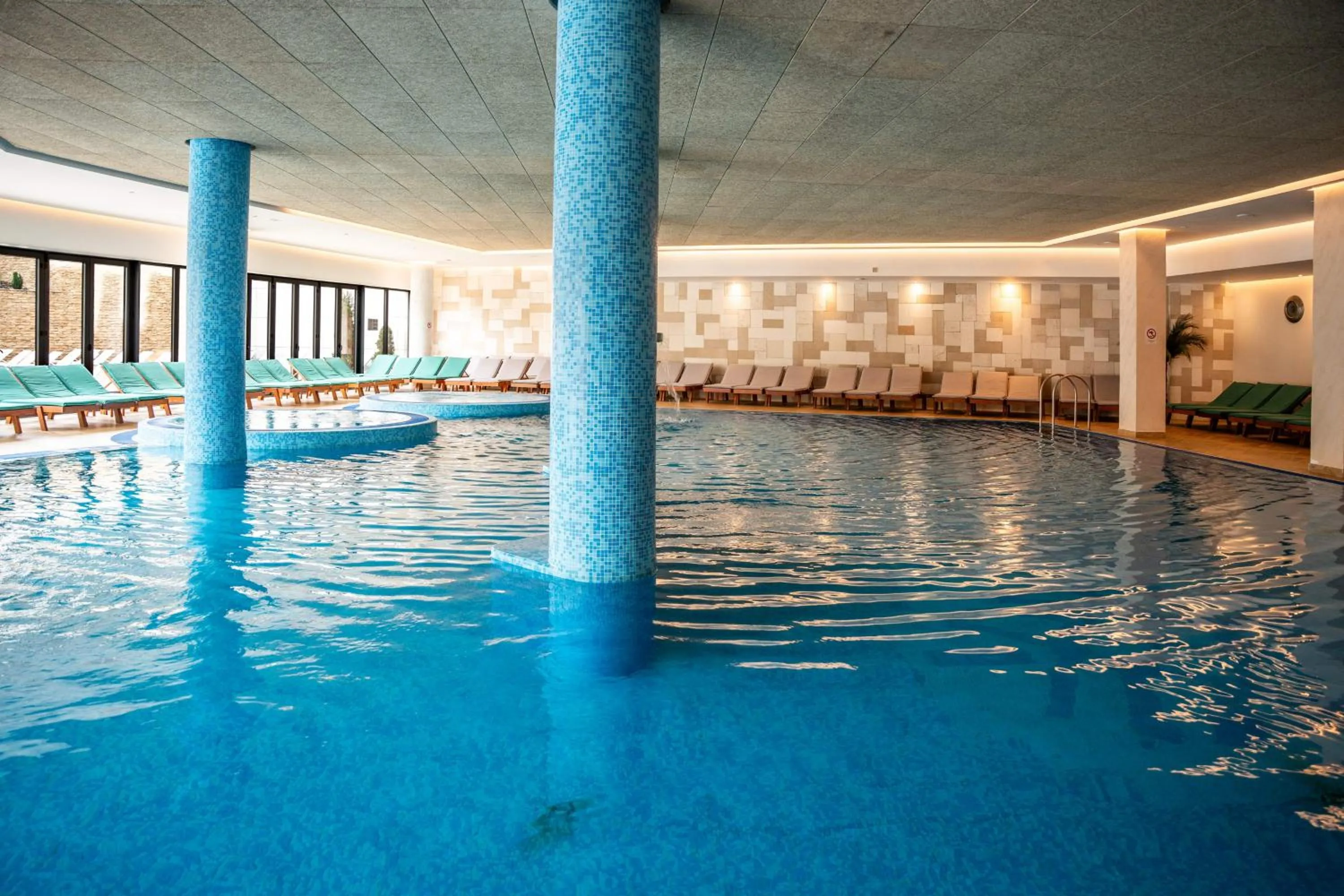 Pool view in Hotel Tonanti