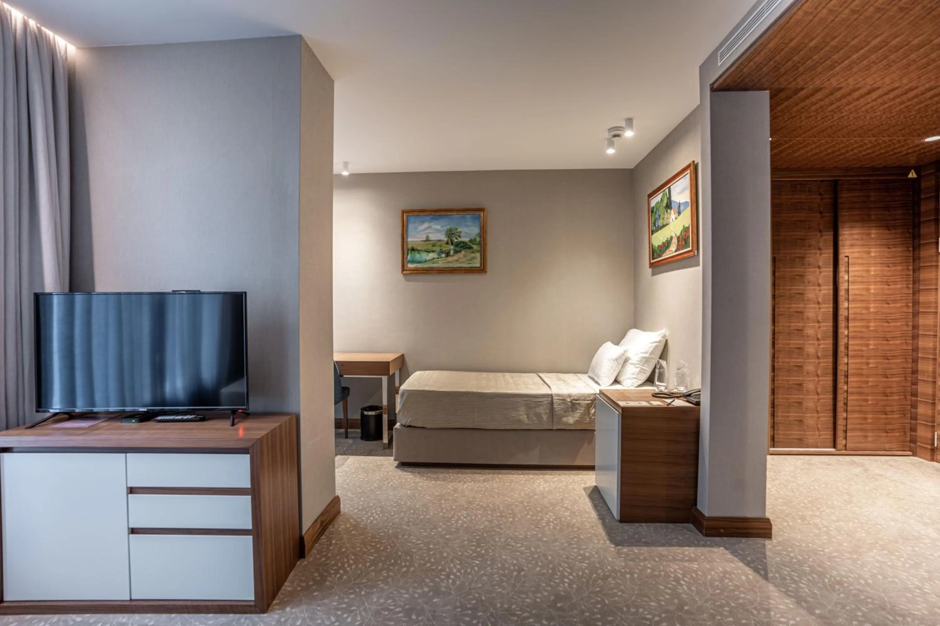 TV and multimedia, Bed in Hotel Tonanti