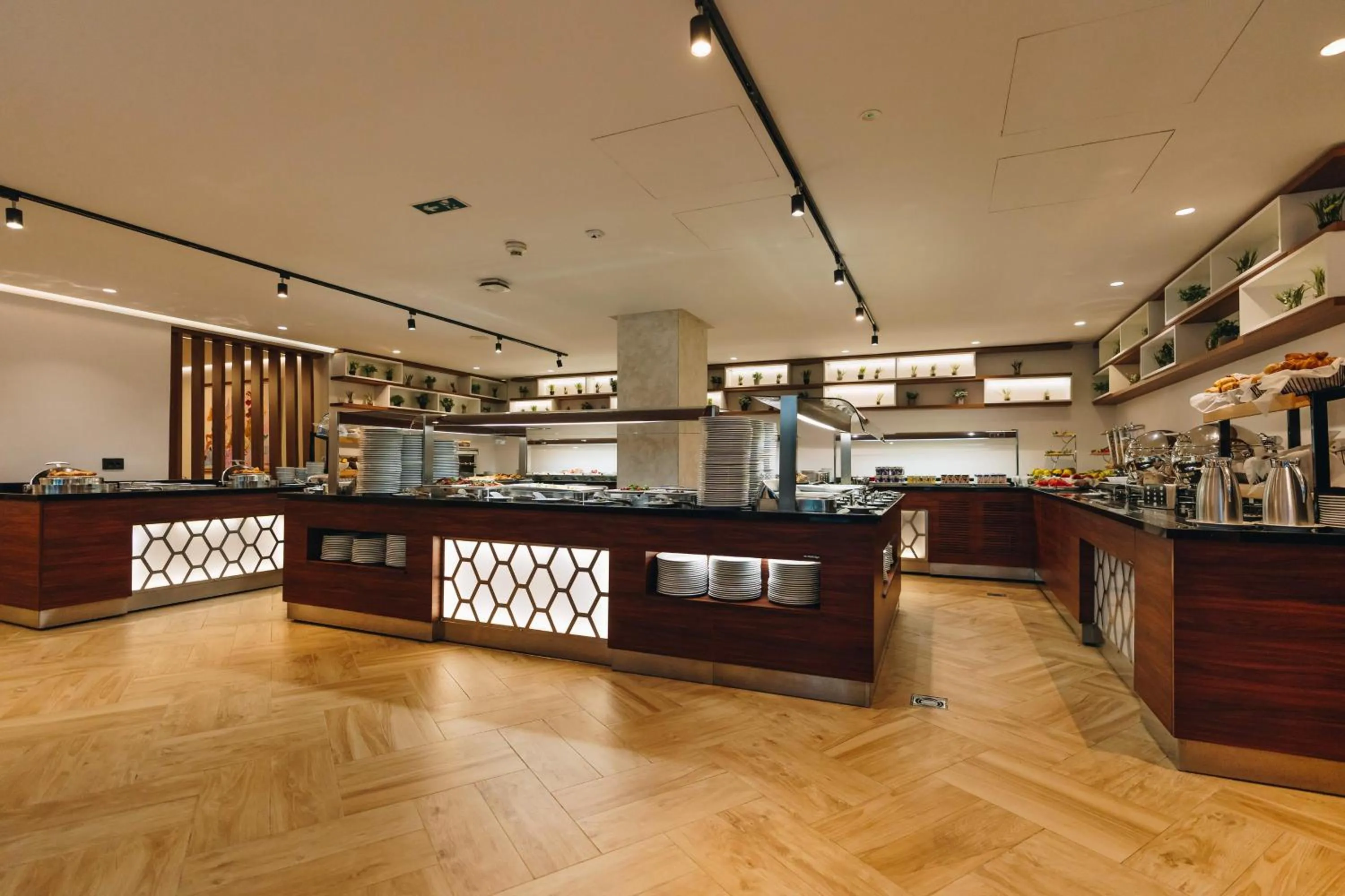 Buffet breakfast in Hotel Tonanti