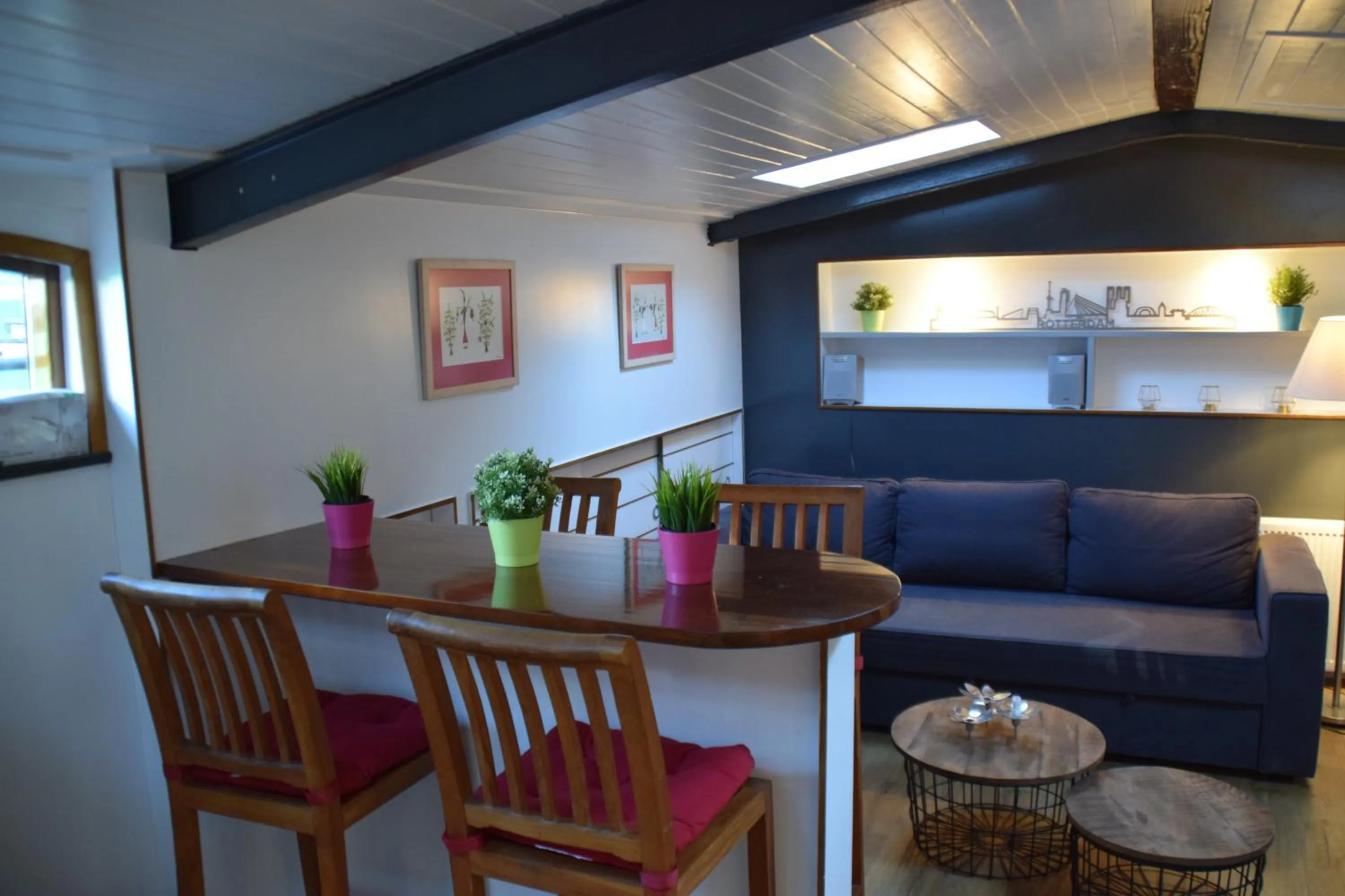 Living room in Boathotel Rotterdam Anna