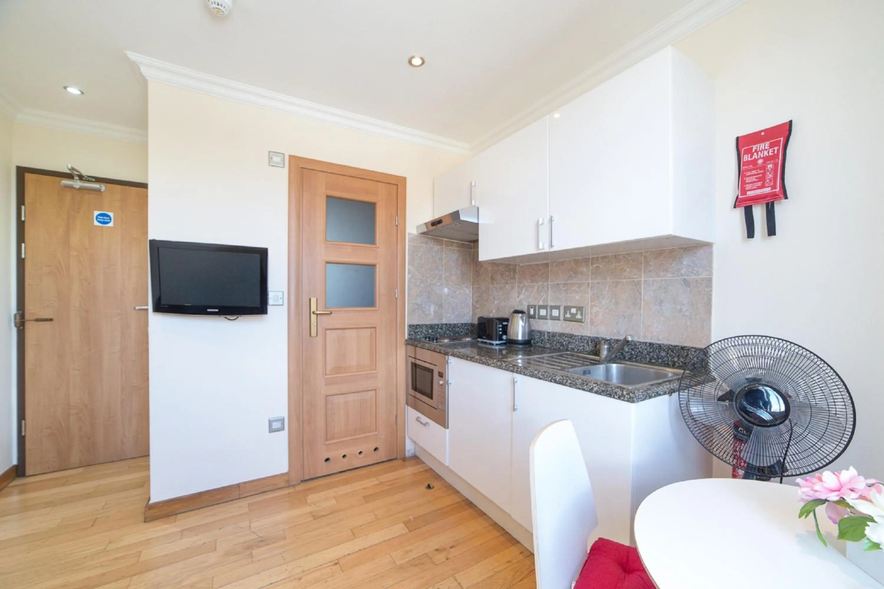 Kitchen or kitchenette in New Kent Apartments