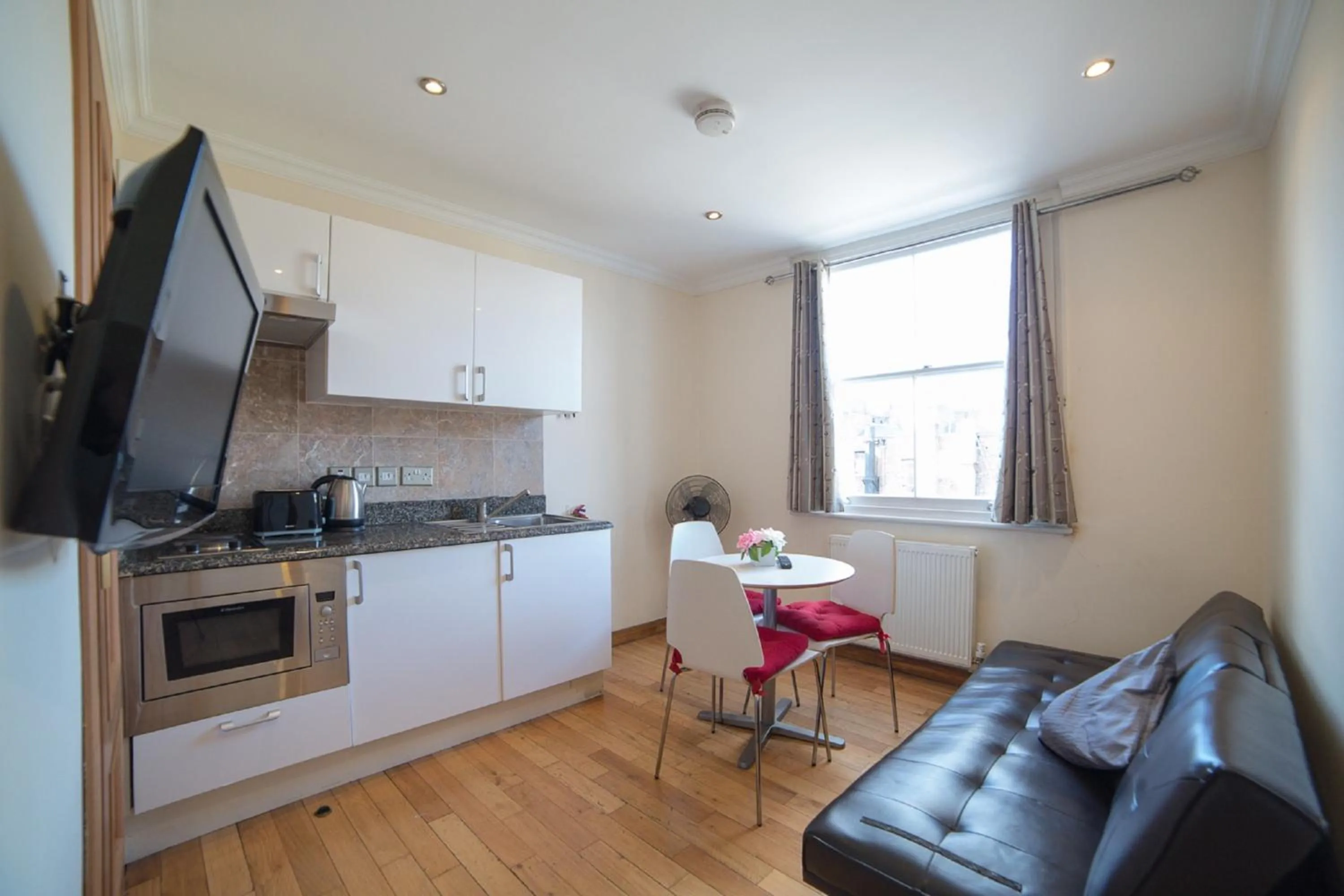Living room in New Kent Apartments