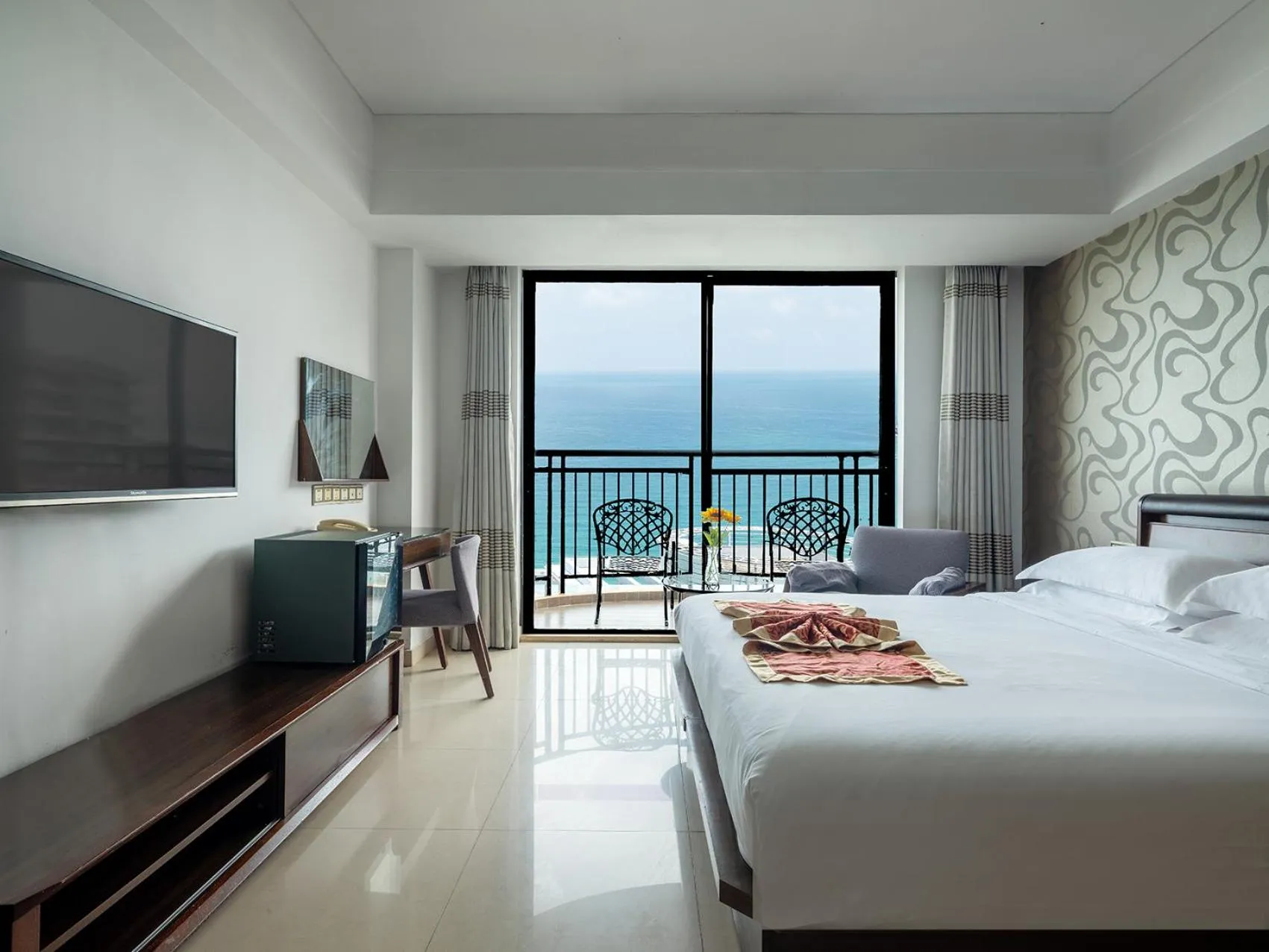 Balcony/Terrace, Bed in Barry Boutique Hotel Sanya