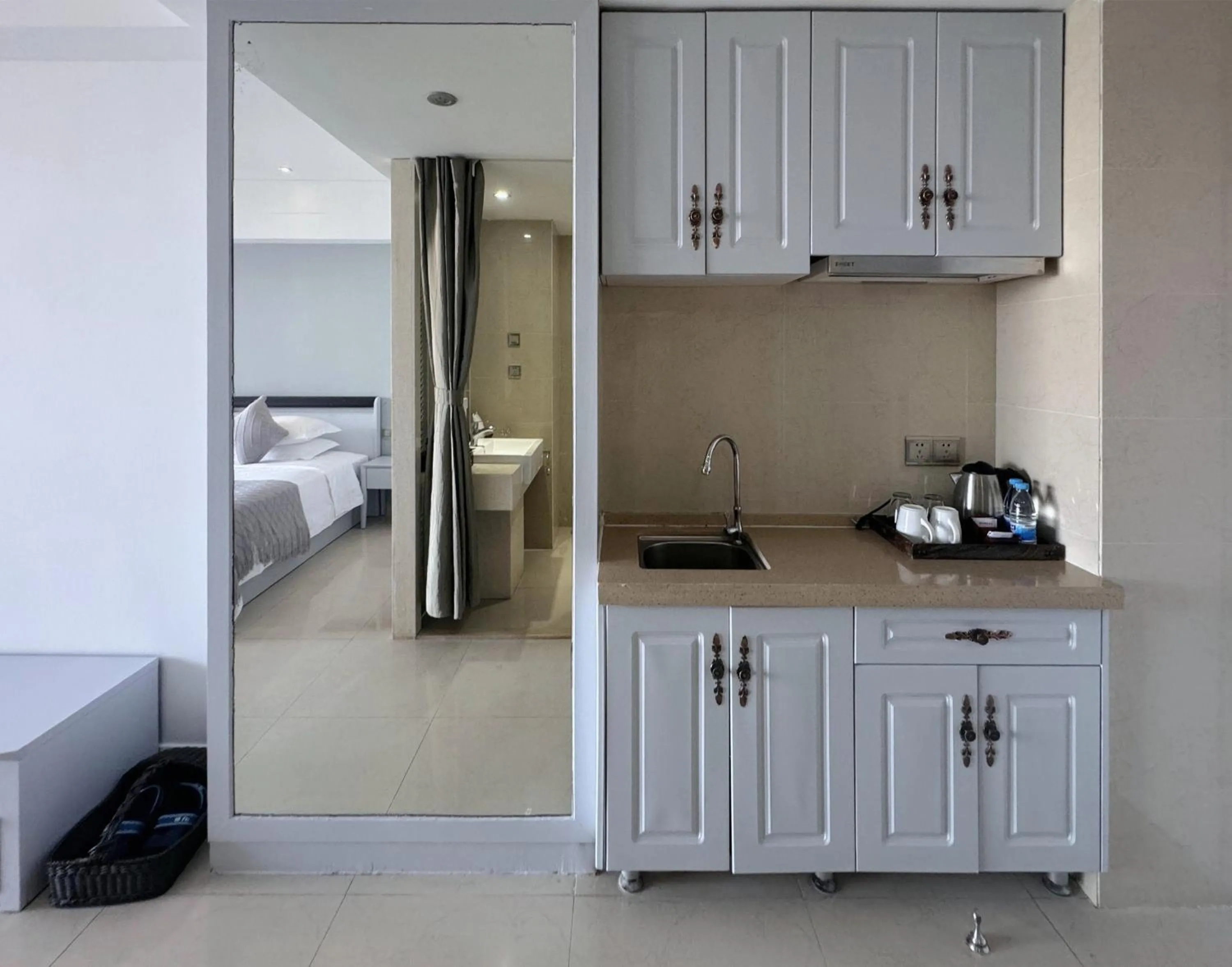 Photo of the whole room, Bed in Barry Boutique Hotel Sanya