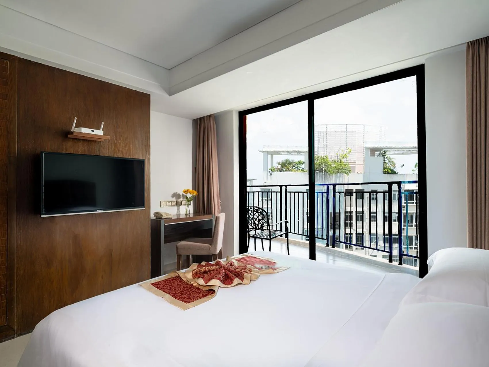 Balcony/Terrace, Bed in Barry Boutique Hotel Sanya