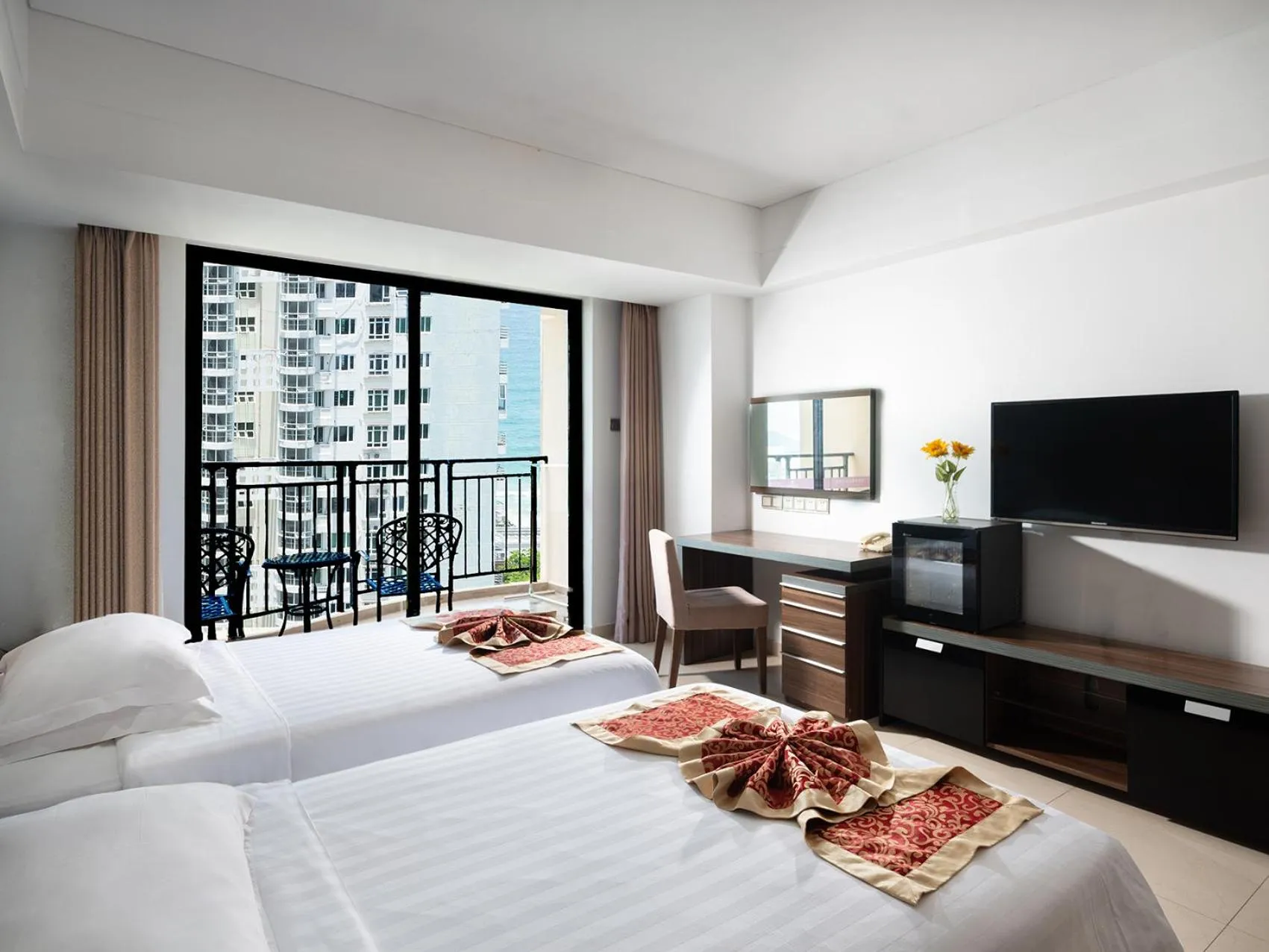 Balcony/Terrace, Bed in Barry Boutique Hotel Sanya