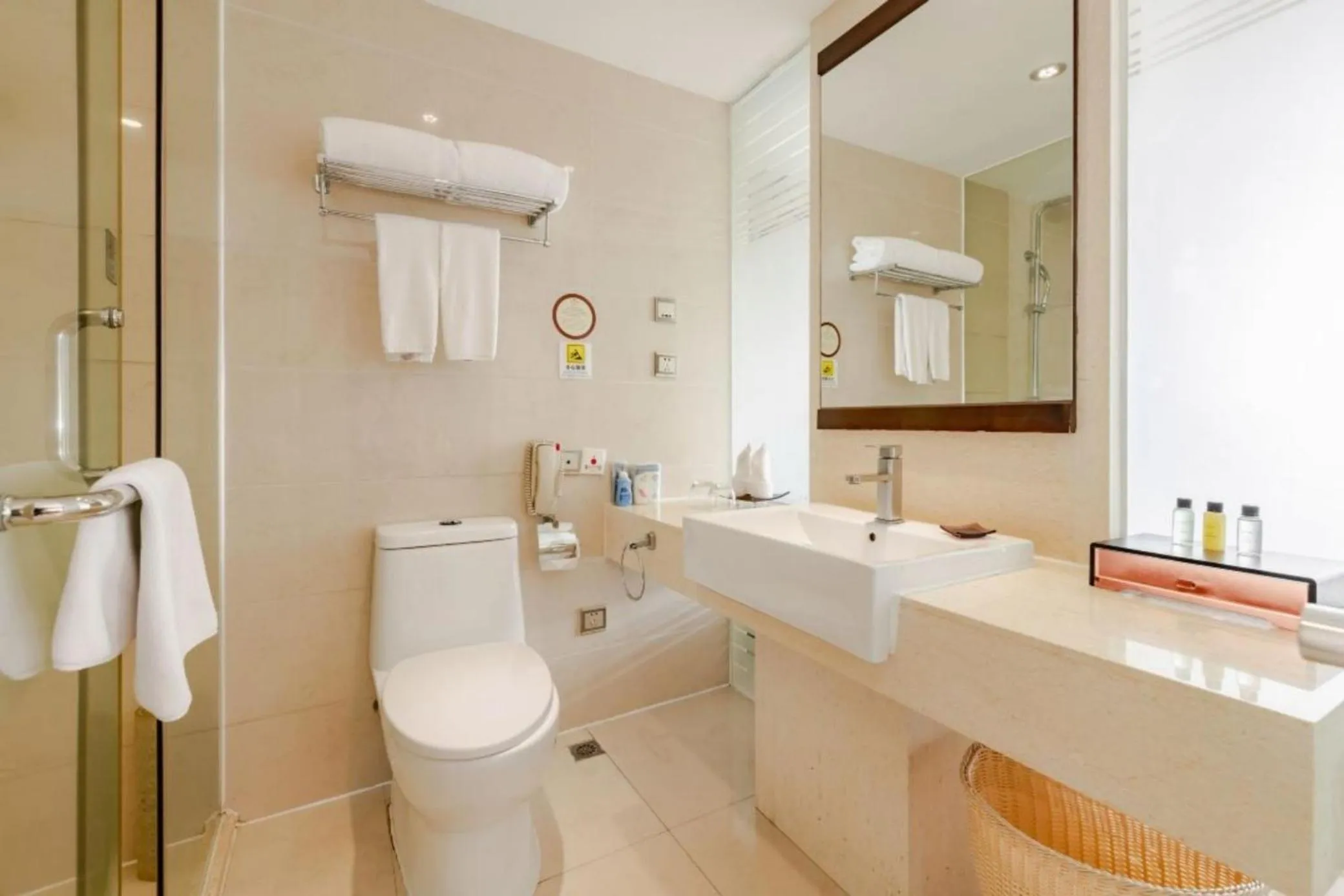 Toilet in Barry Boutique Hotel Sanya