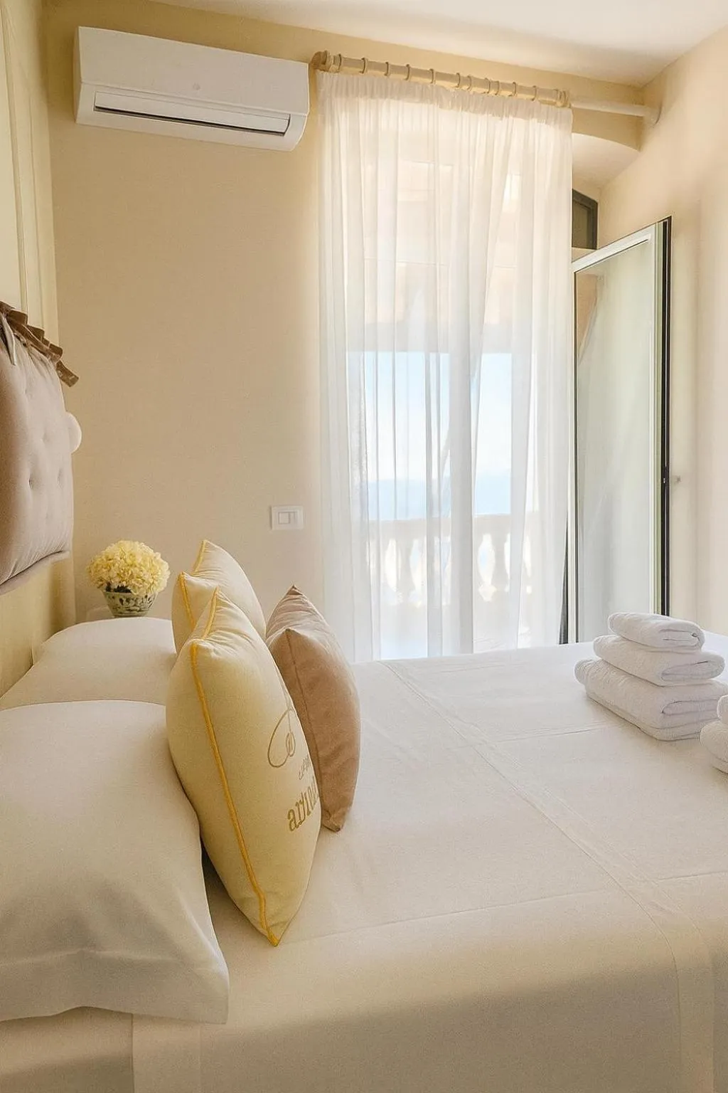 Bed in Villa Antonietta Ischia