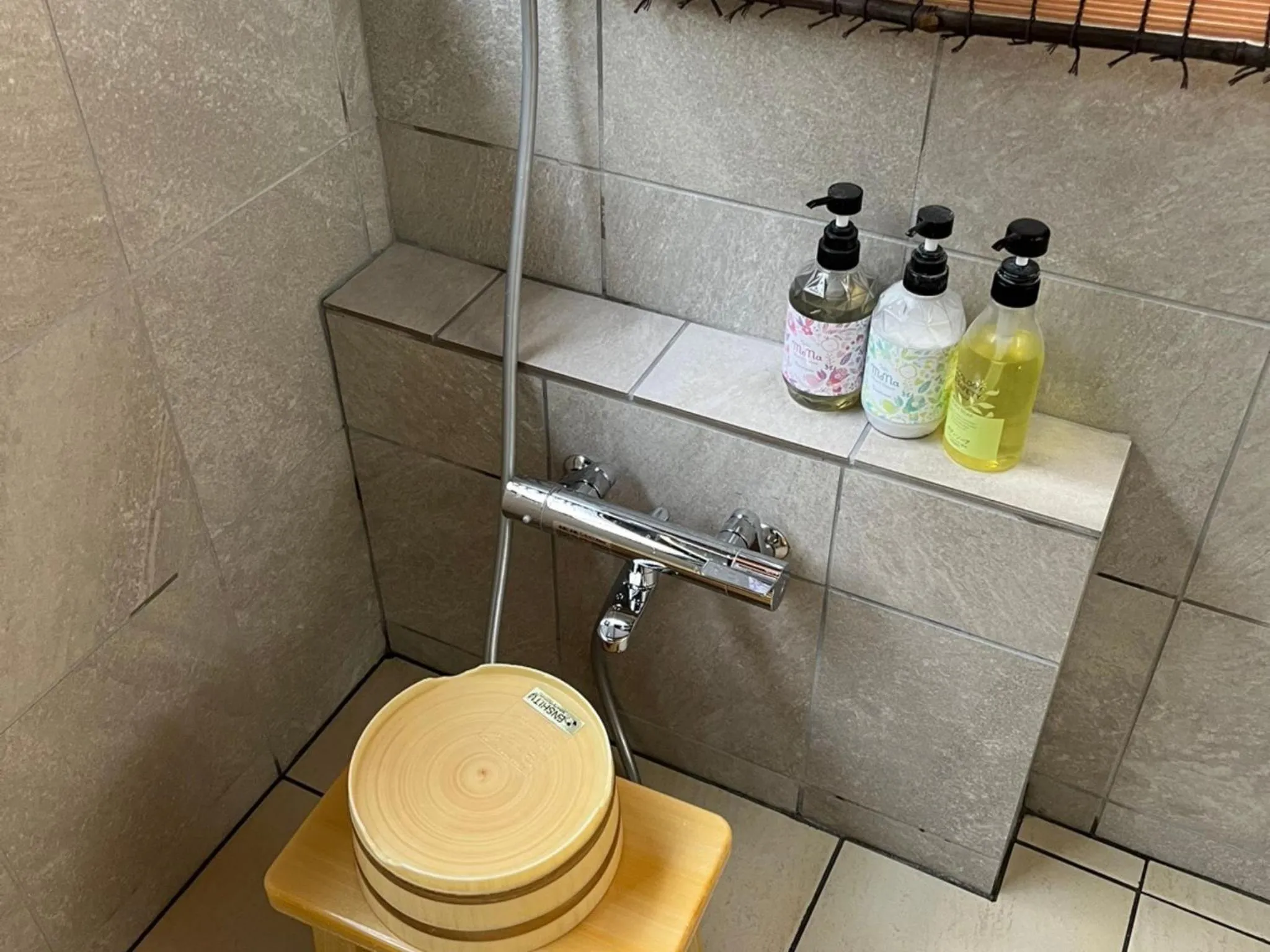 Shower in Hidamari Ichinoyu