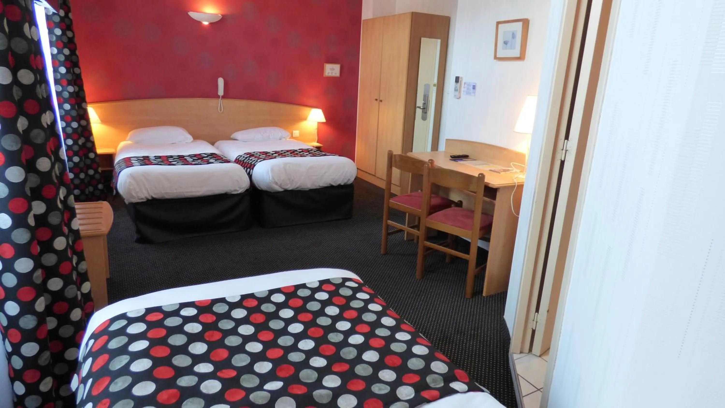 Photo of the whole room, Bed in Cit'Hotel de La Vallée