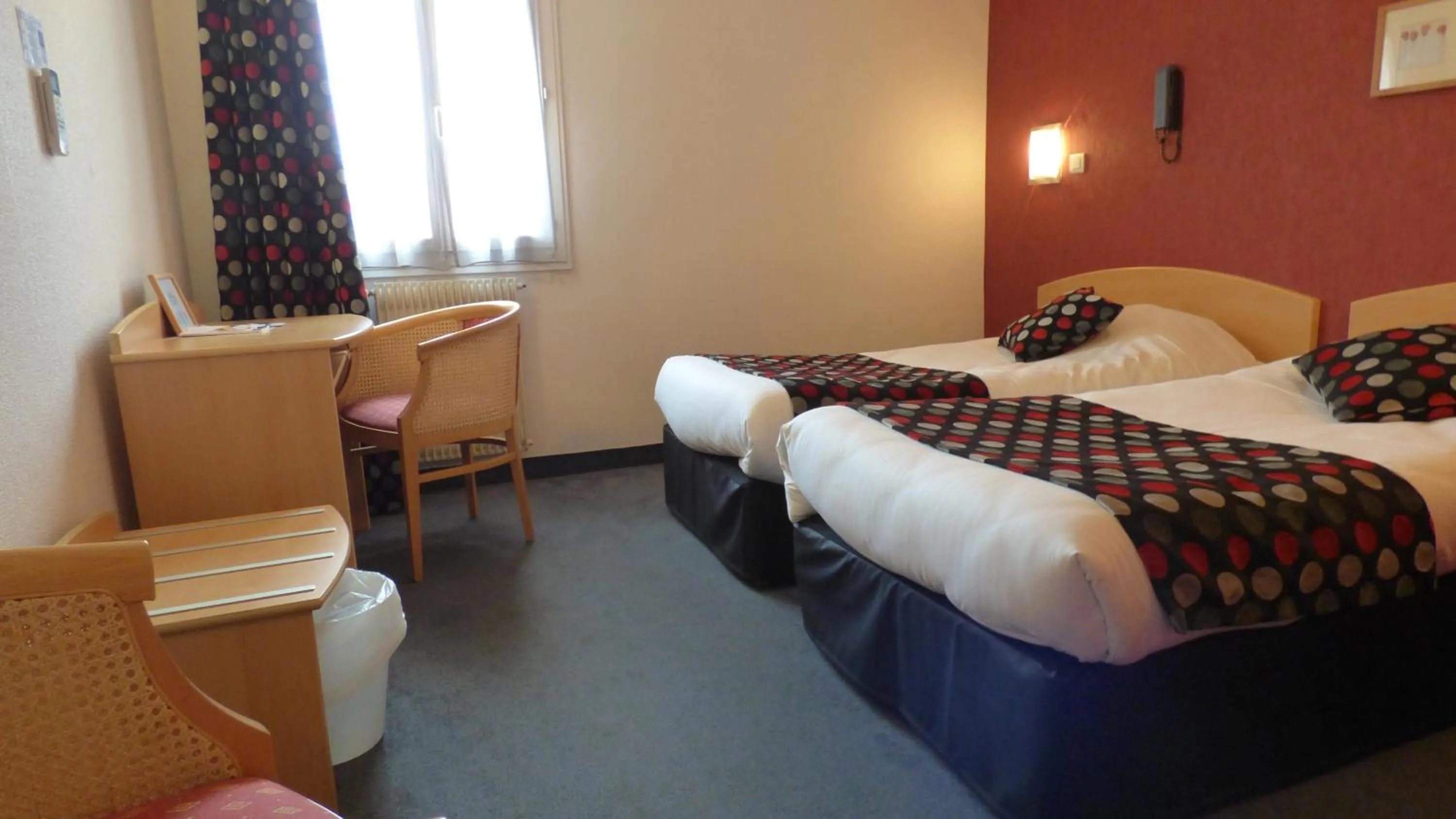 Bed in Cit'Hotel de La Vallée