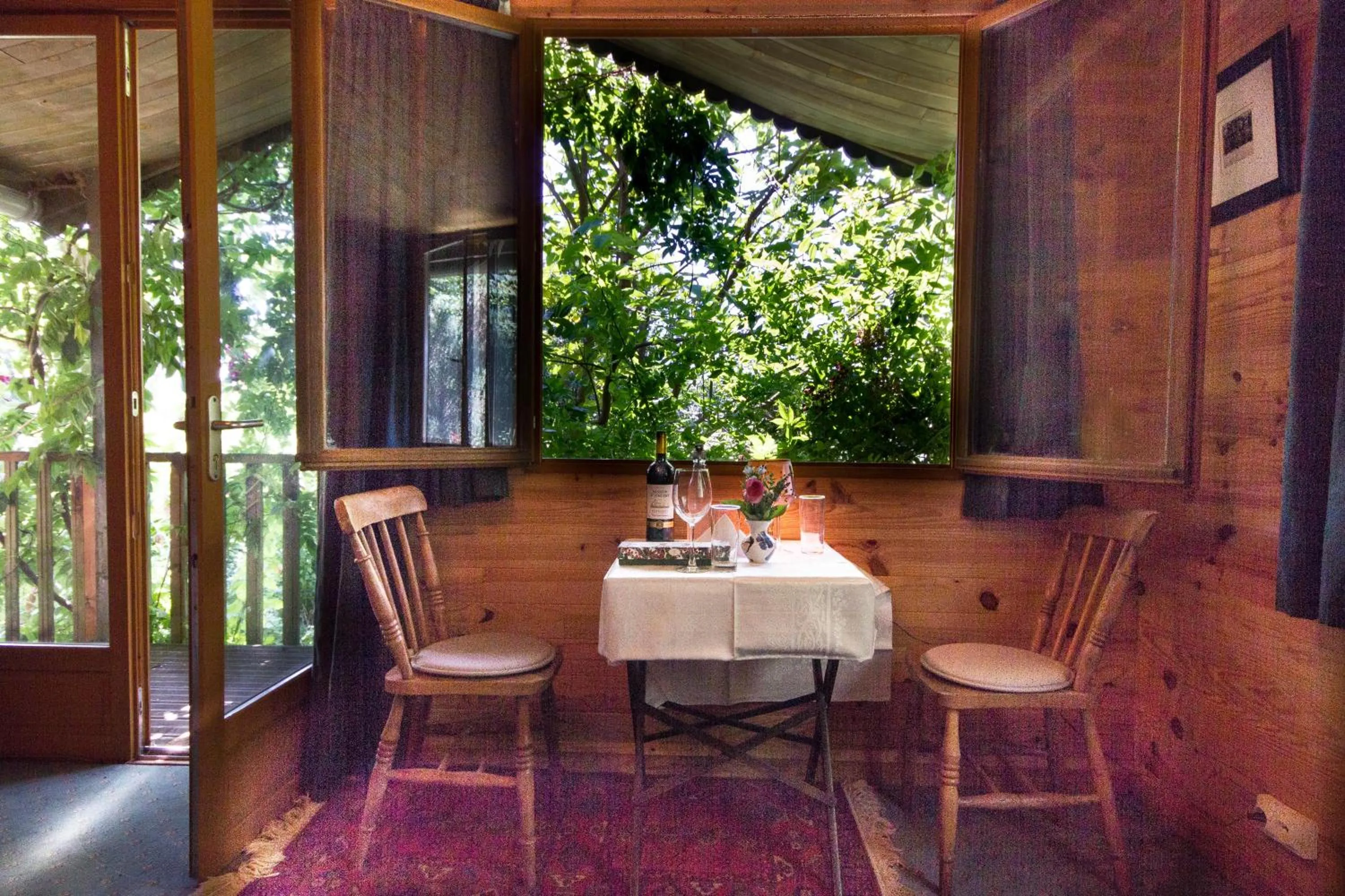 Decorative detail in Les Quatre Siècles