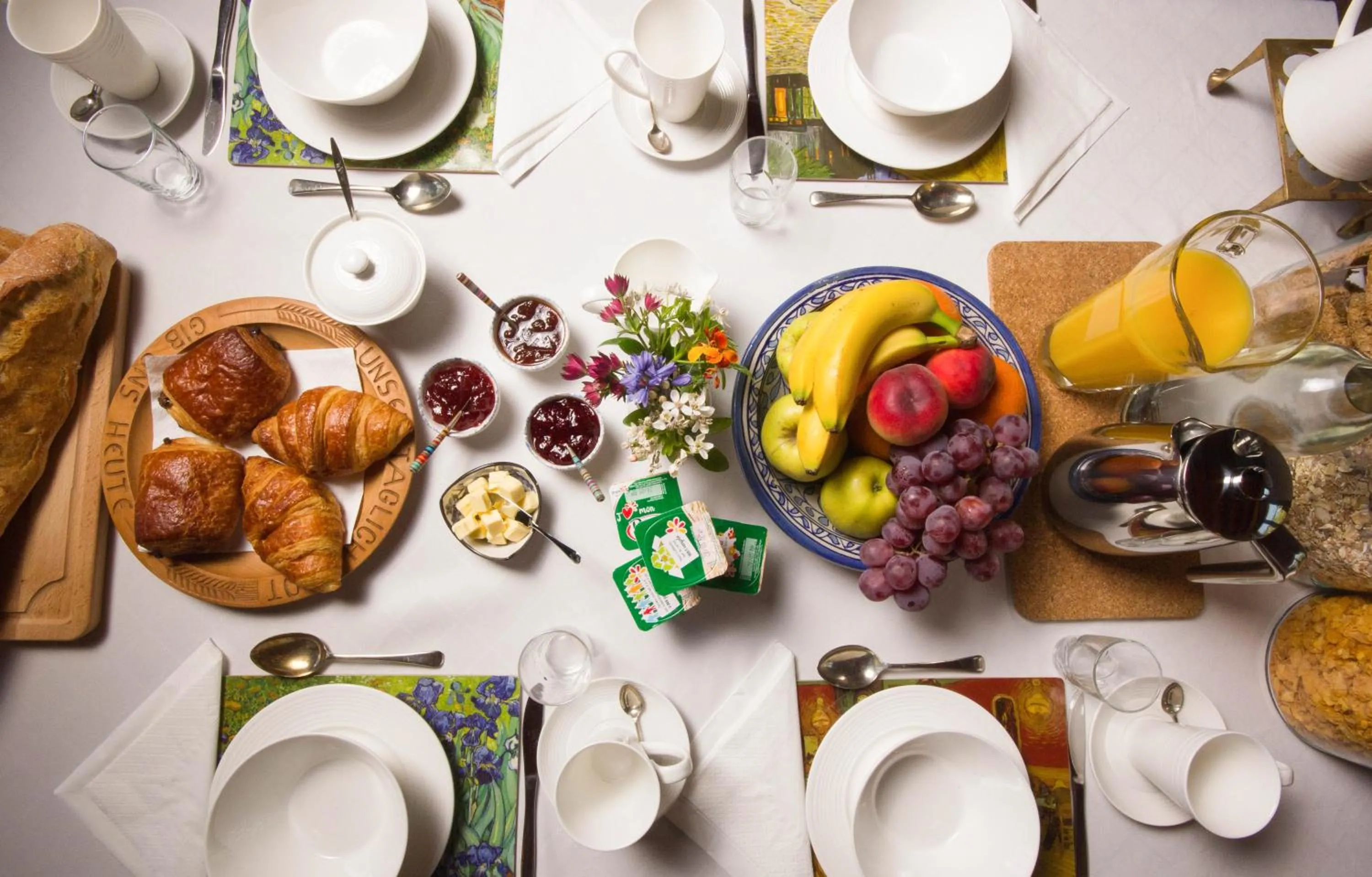 Continental breakfast in Les Quatre Siècles