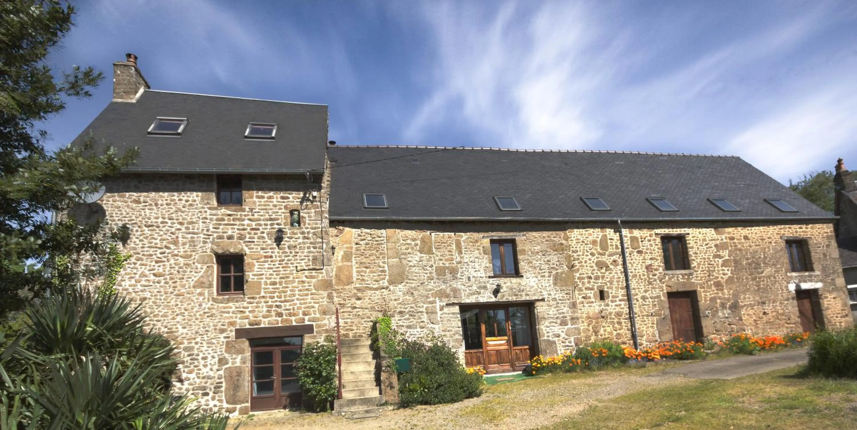 Facade/entrance in Les Quatre Siècles