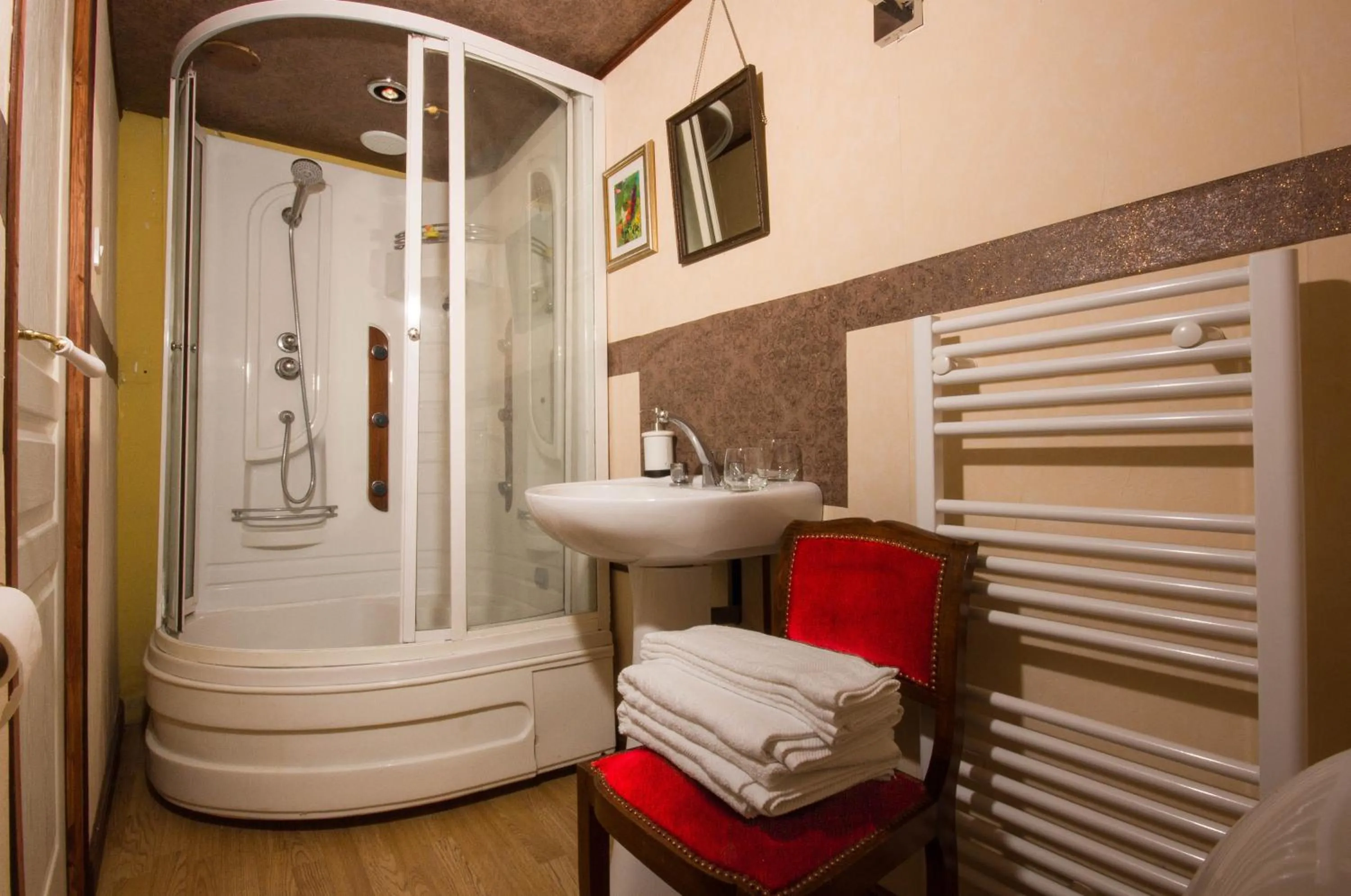 Bathroom in Les Quatre Siècles