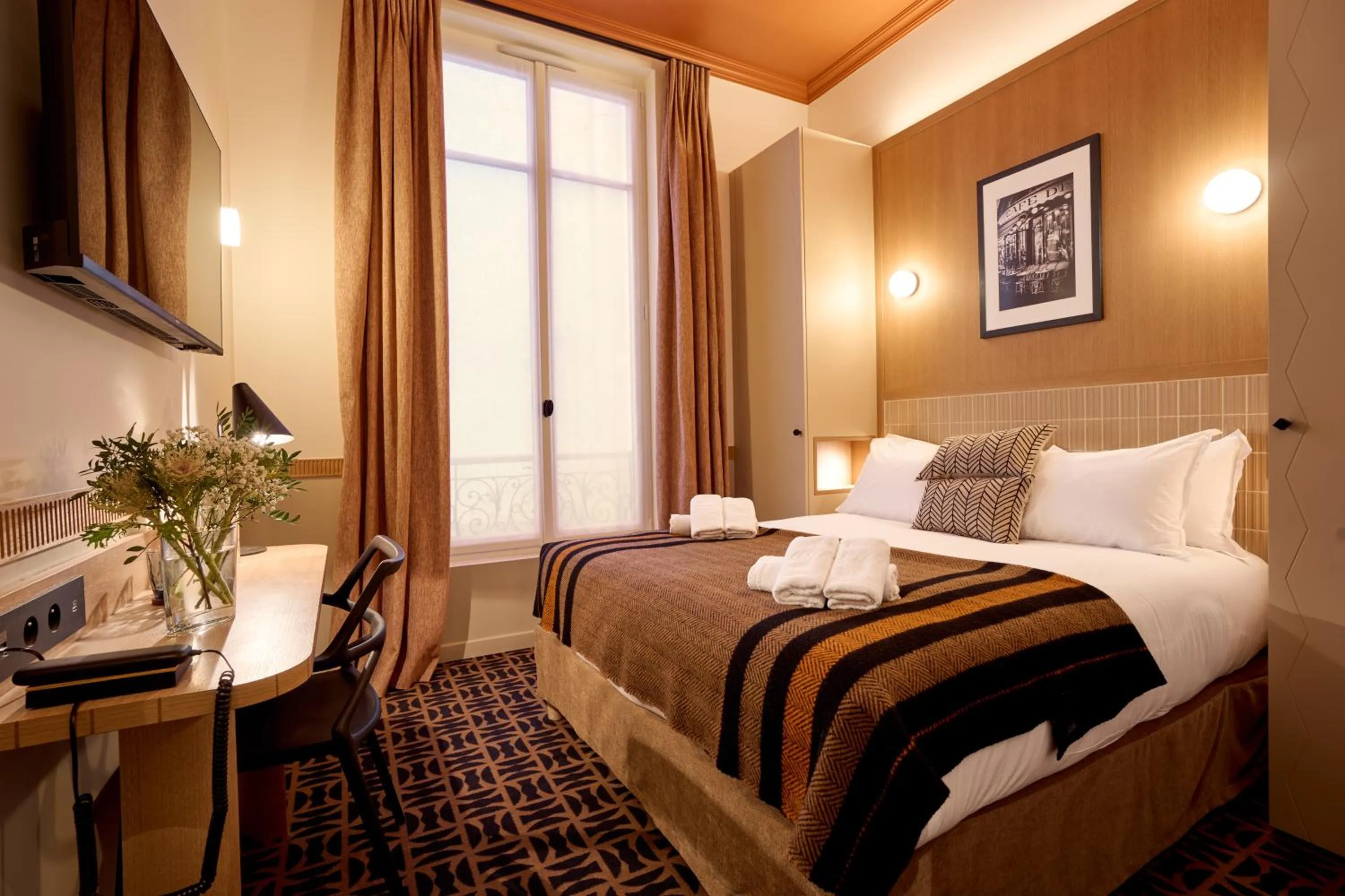 Photo of the whole room, Bed in 6 VH Hotel