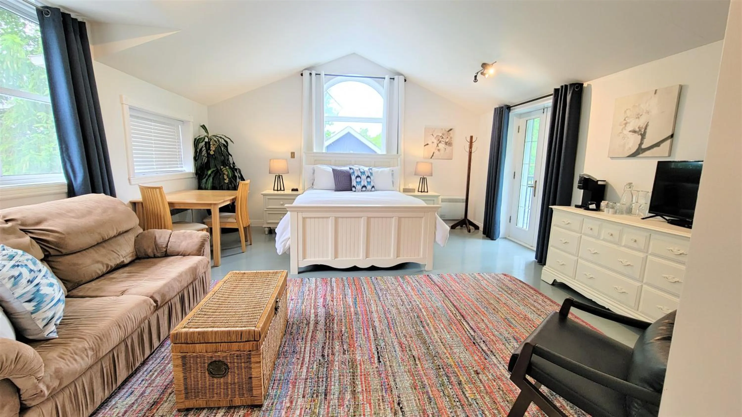 Bedroom, Bed in Auberge du Vignoble Bromont