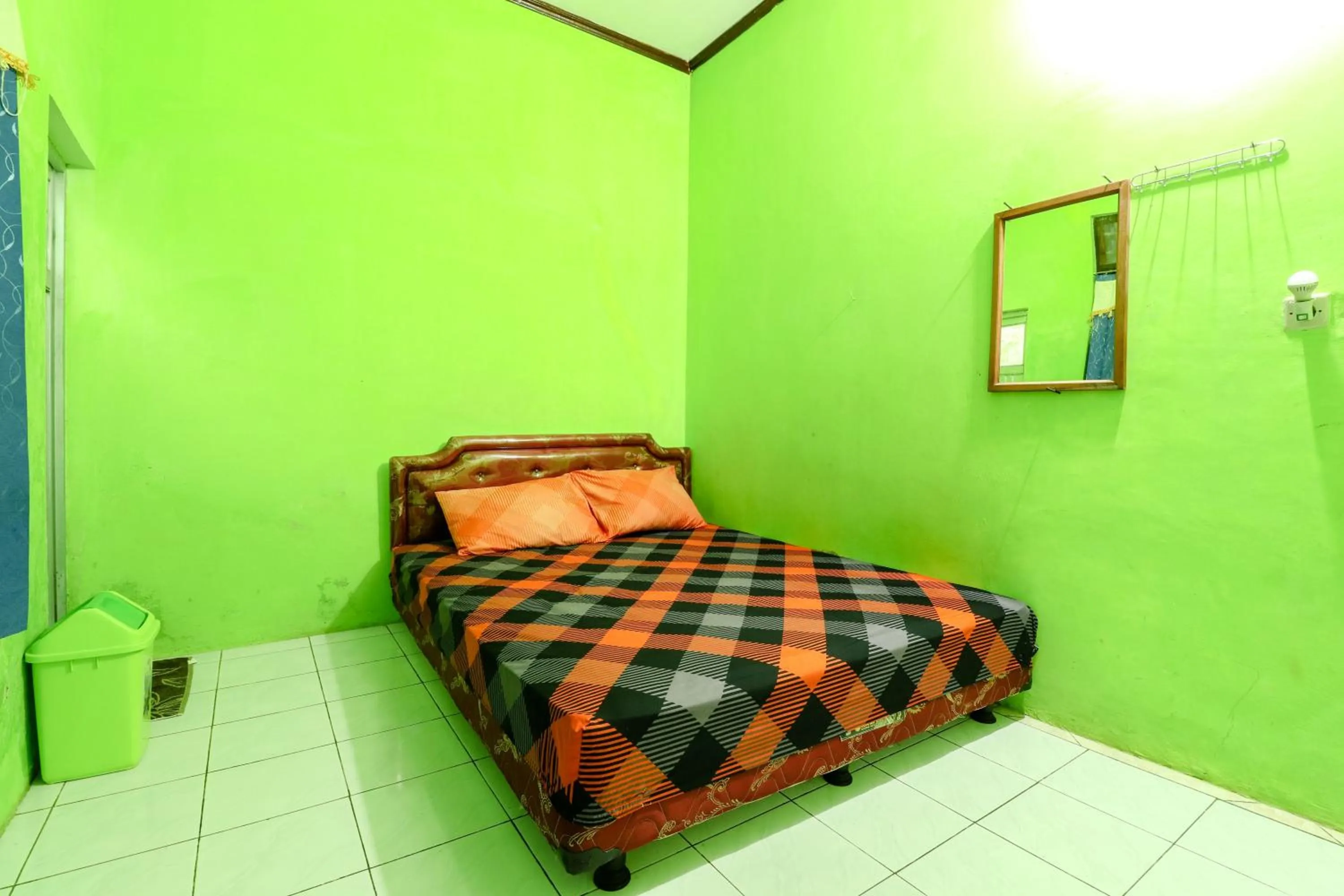 Photo of the whole room, Bed in Willy Homestay Borobudur
