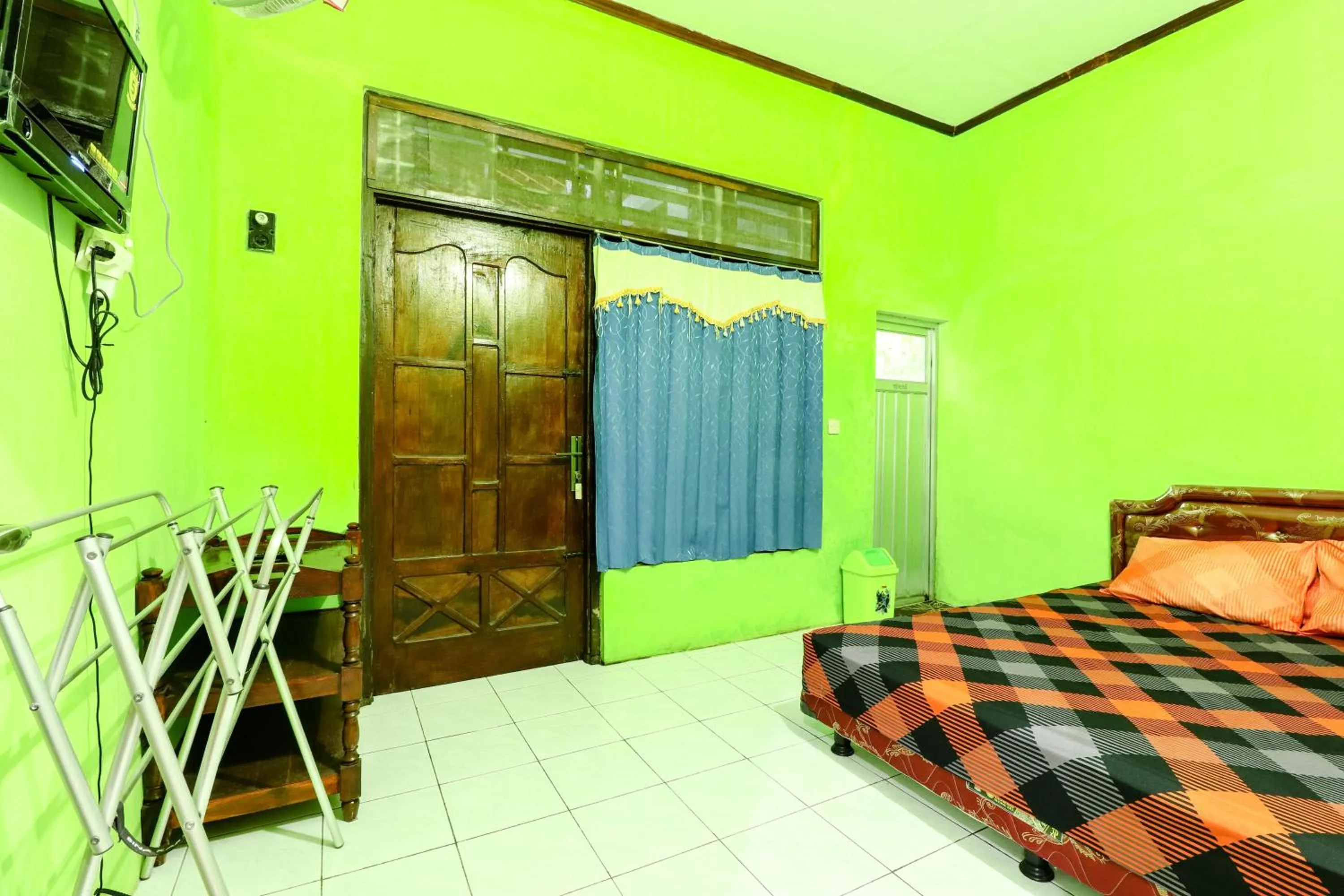 Photo of the whole room, Bed in Willy Homestay Borobudur