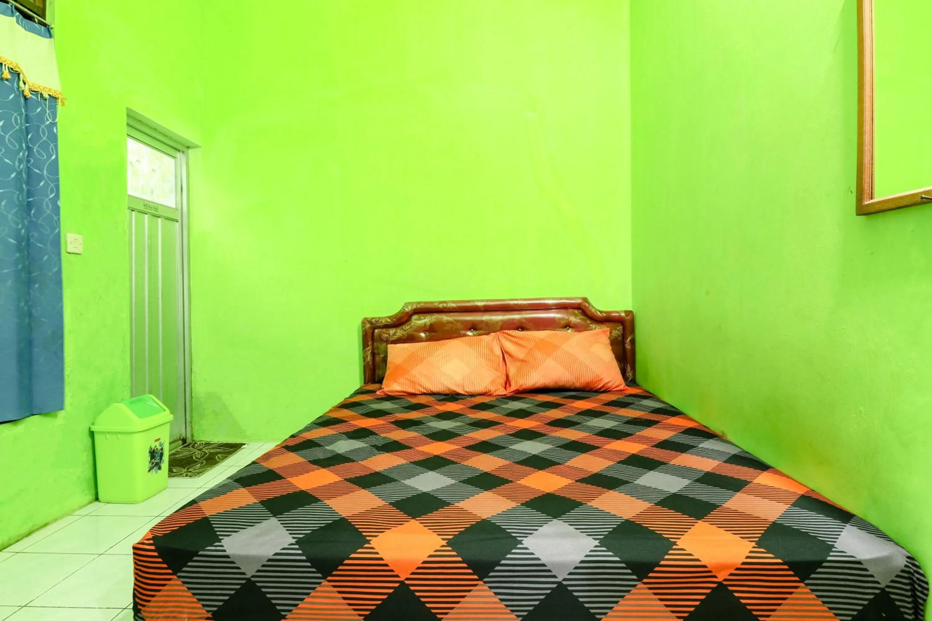 Photo of the whole room, Bed in Willy Homestay Borobudur