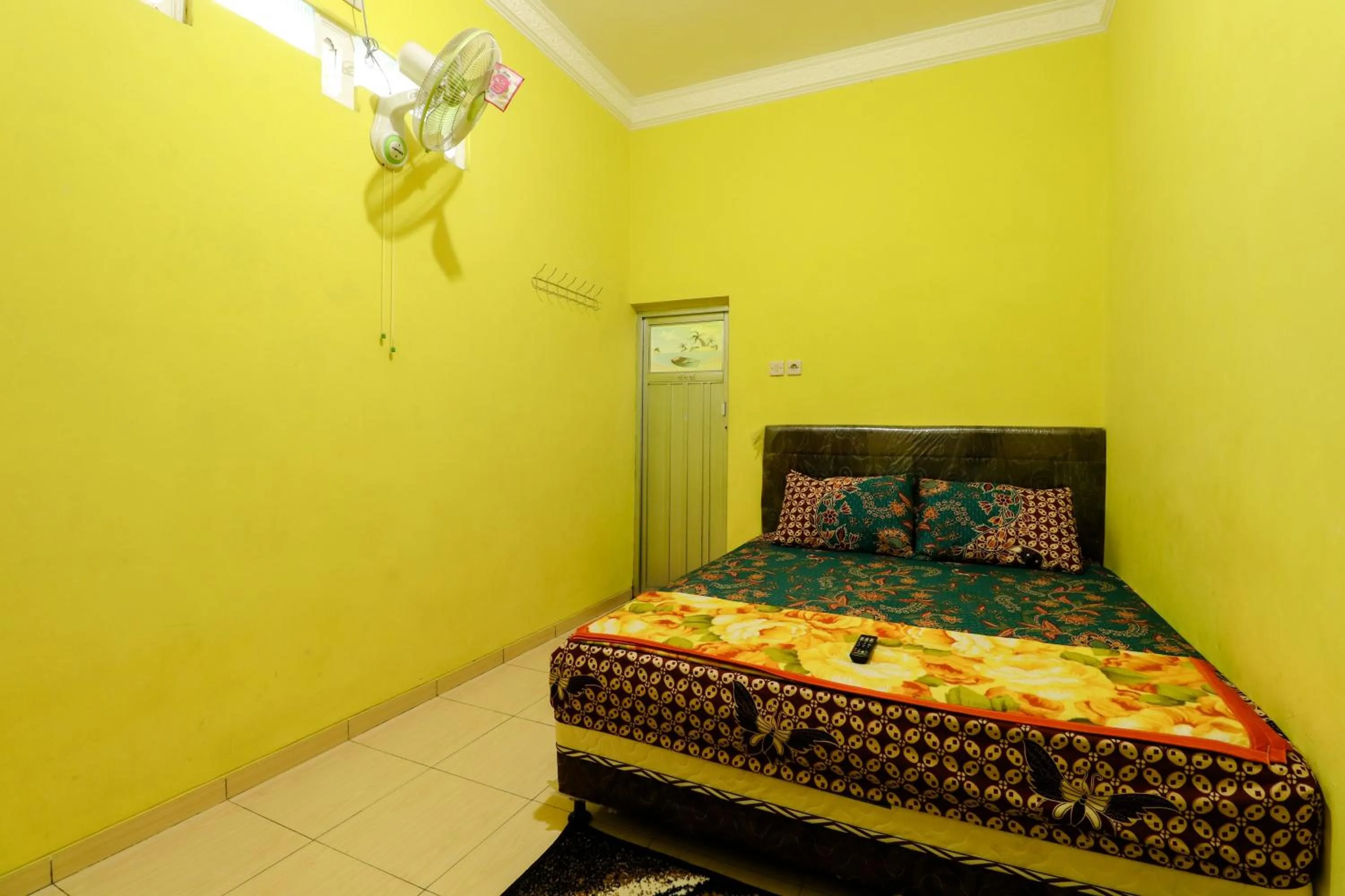 Photo of the whole room, Bed in Willy Homestay Borobudur