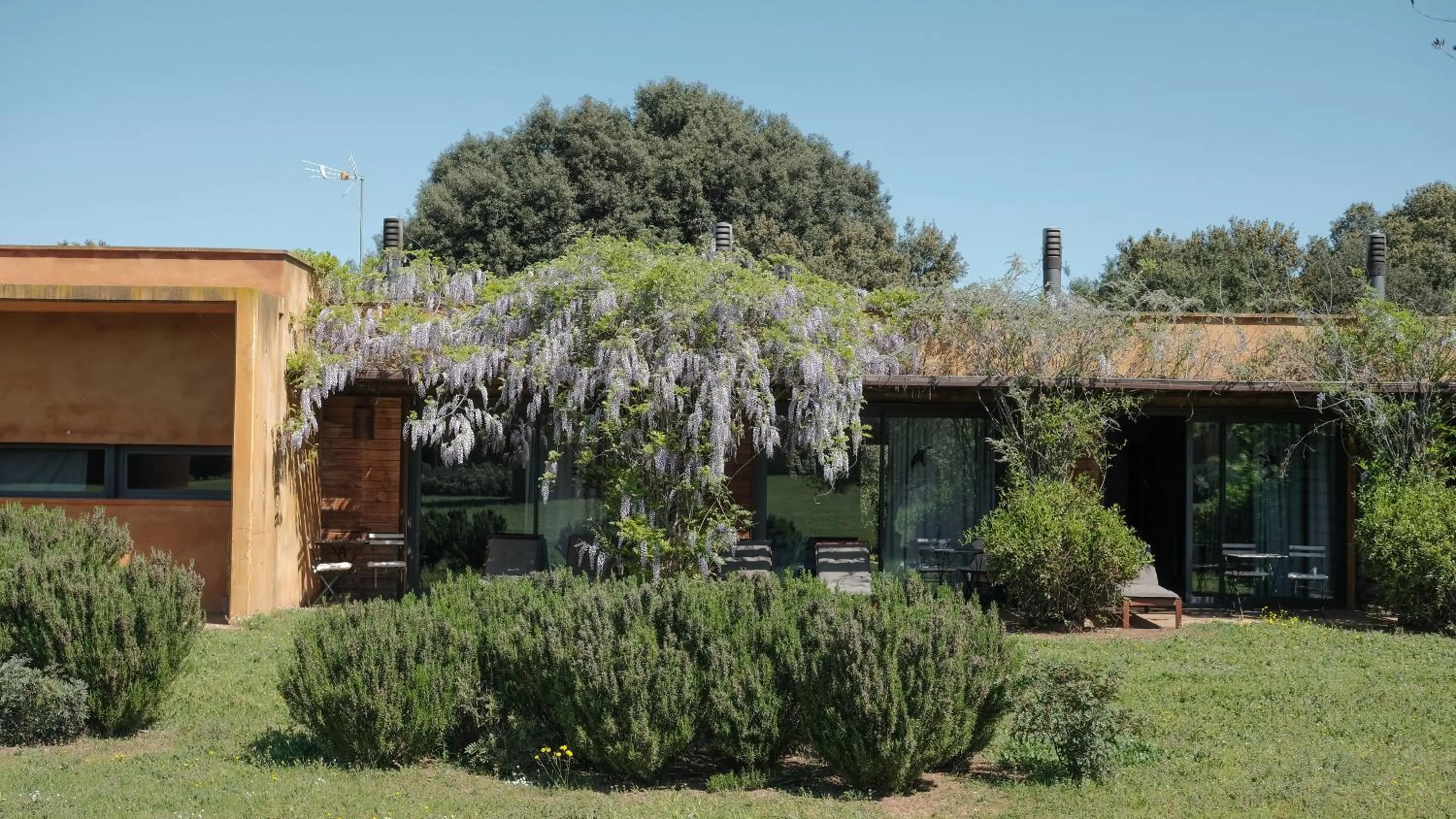Facade/entrance in Hotel Fundació L'Olivar