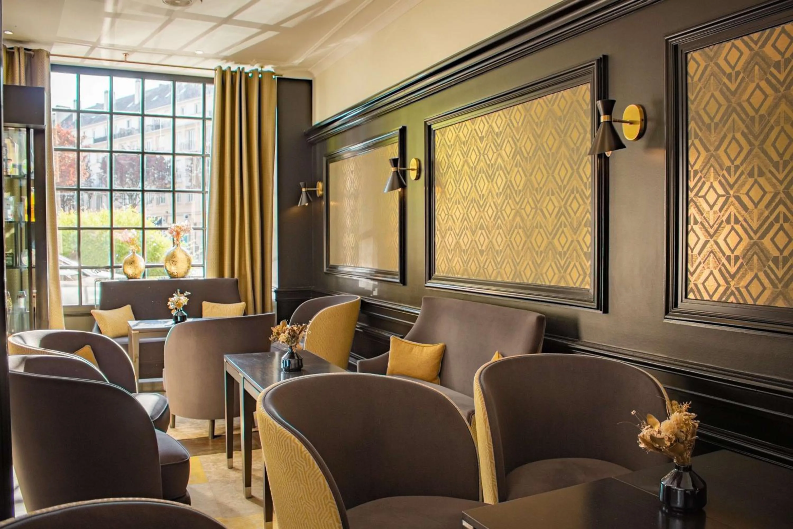 Lounge or bar in Best Western Plus Le Moderne