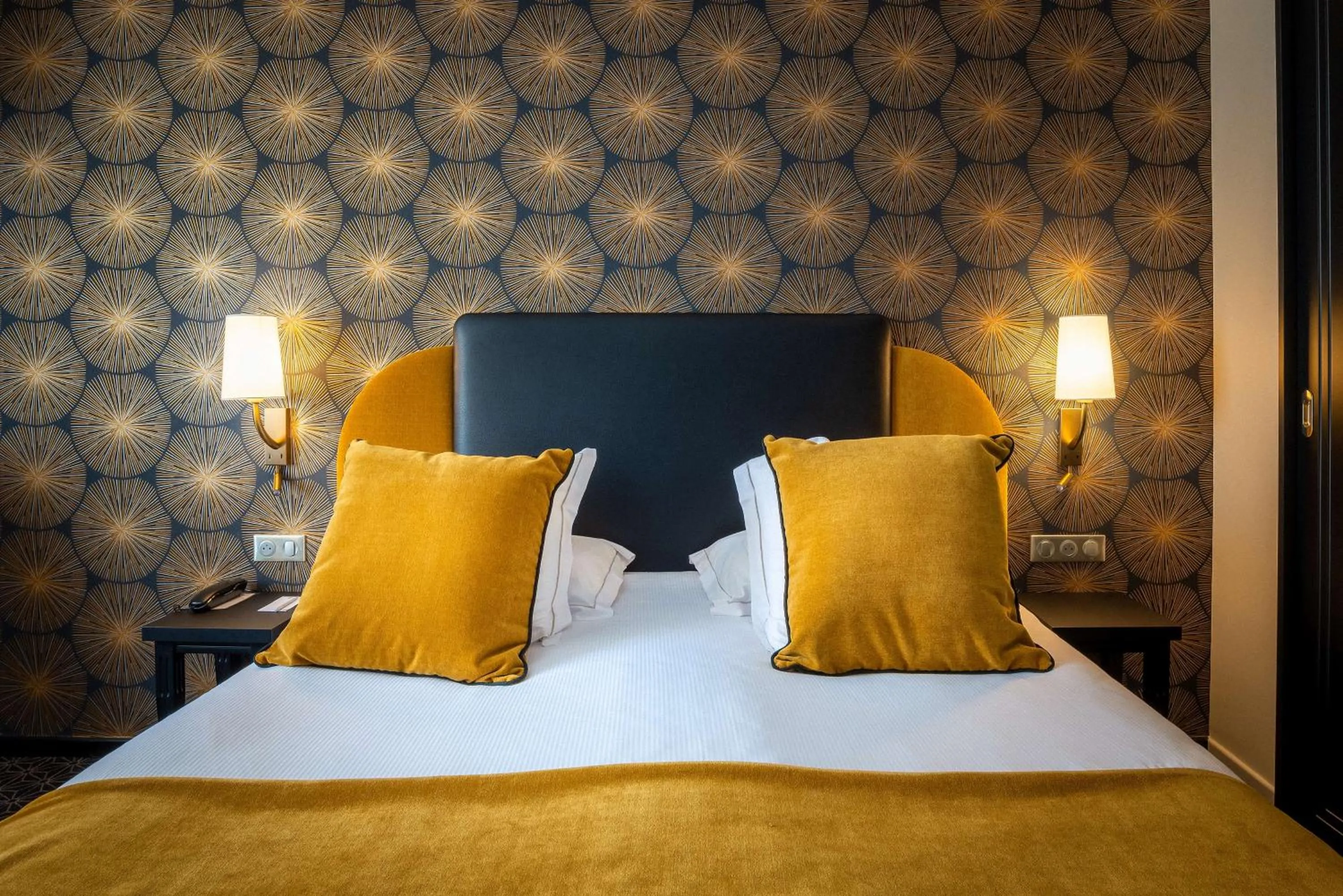 Bedroom, Bed in Best Western Plus Le Moderne