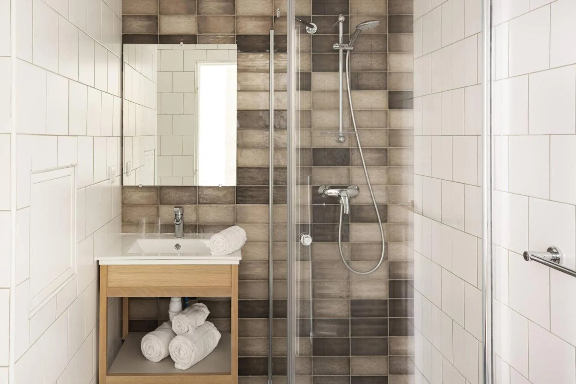 Shower in Hotel Izzy