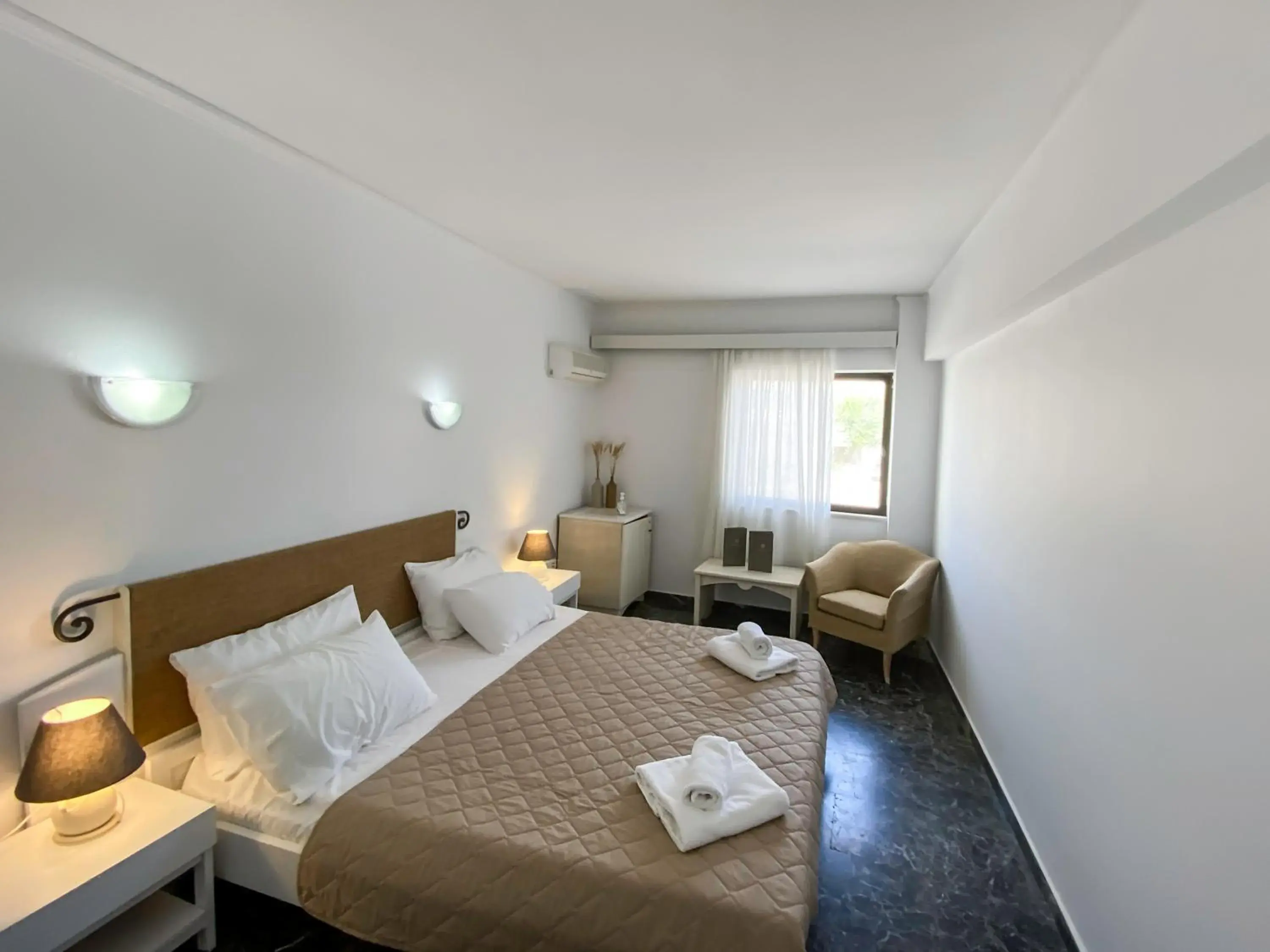 Economy Double or Twin Room without Balcony in Aeolos Bay Tinos Economy Double or Twin Room without Balcony in Aeolos Bay Tinos