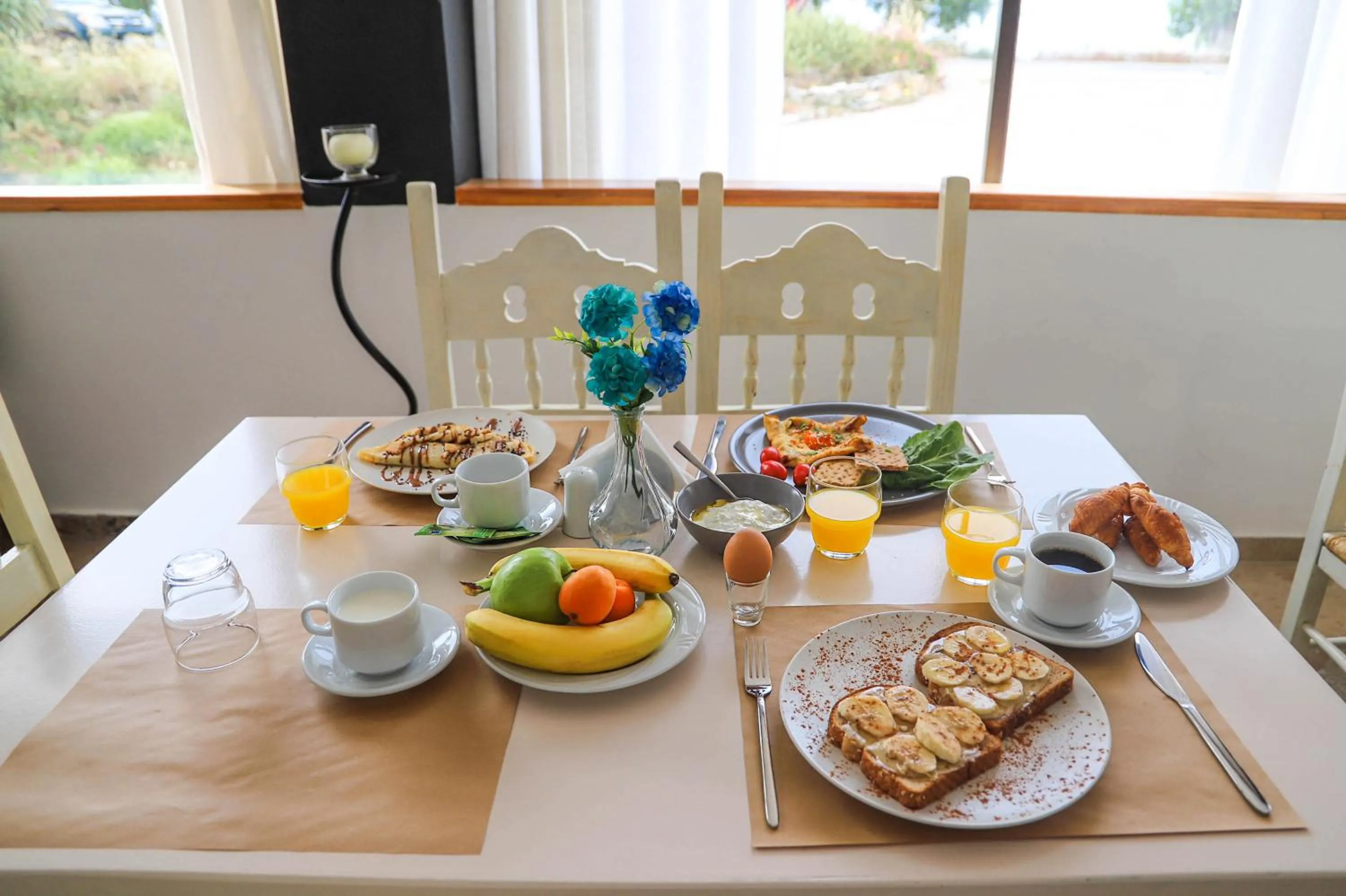 Dining area in Aeolos Bay Tinos