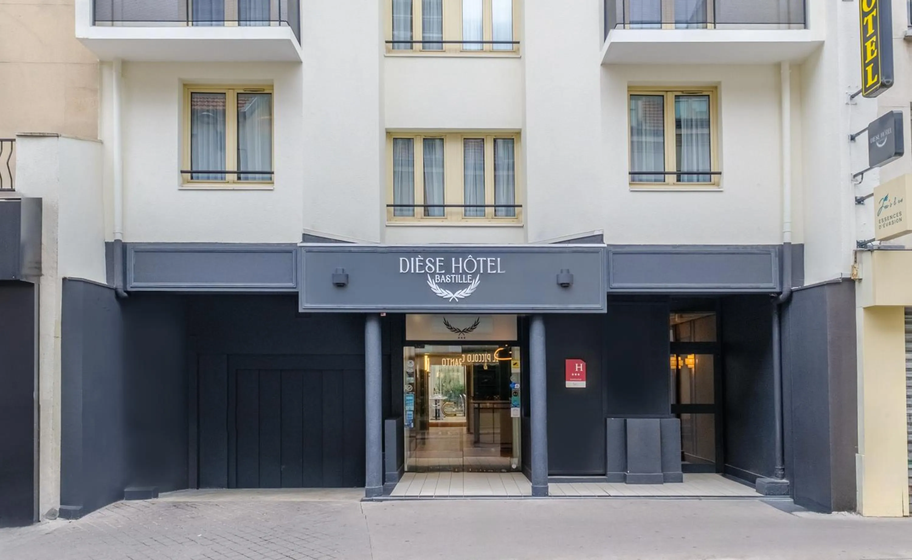 Property building in Dièse Hôtel Bastille