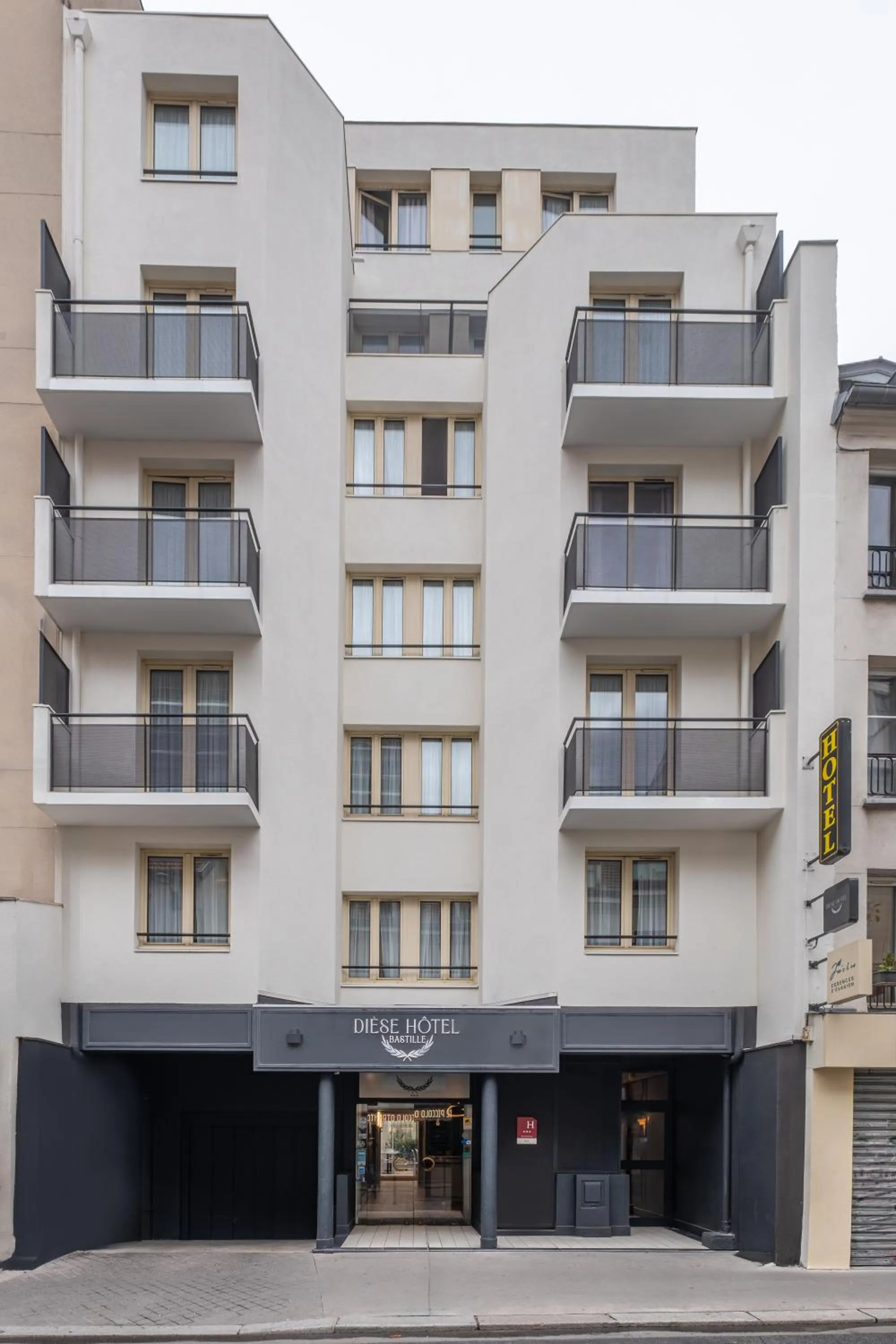 Property building in Dièse Hôtel Bastille