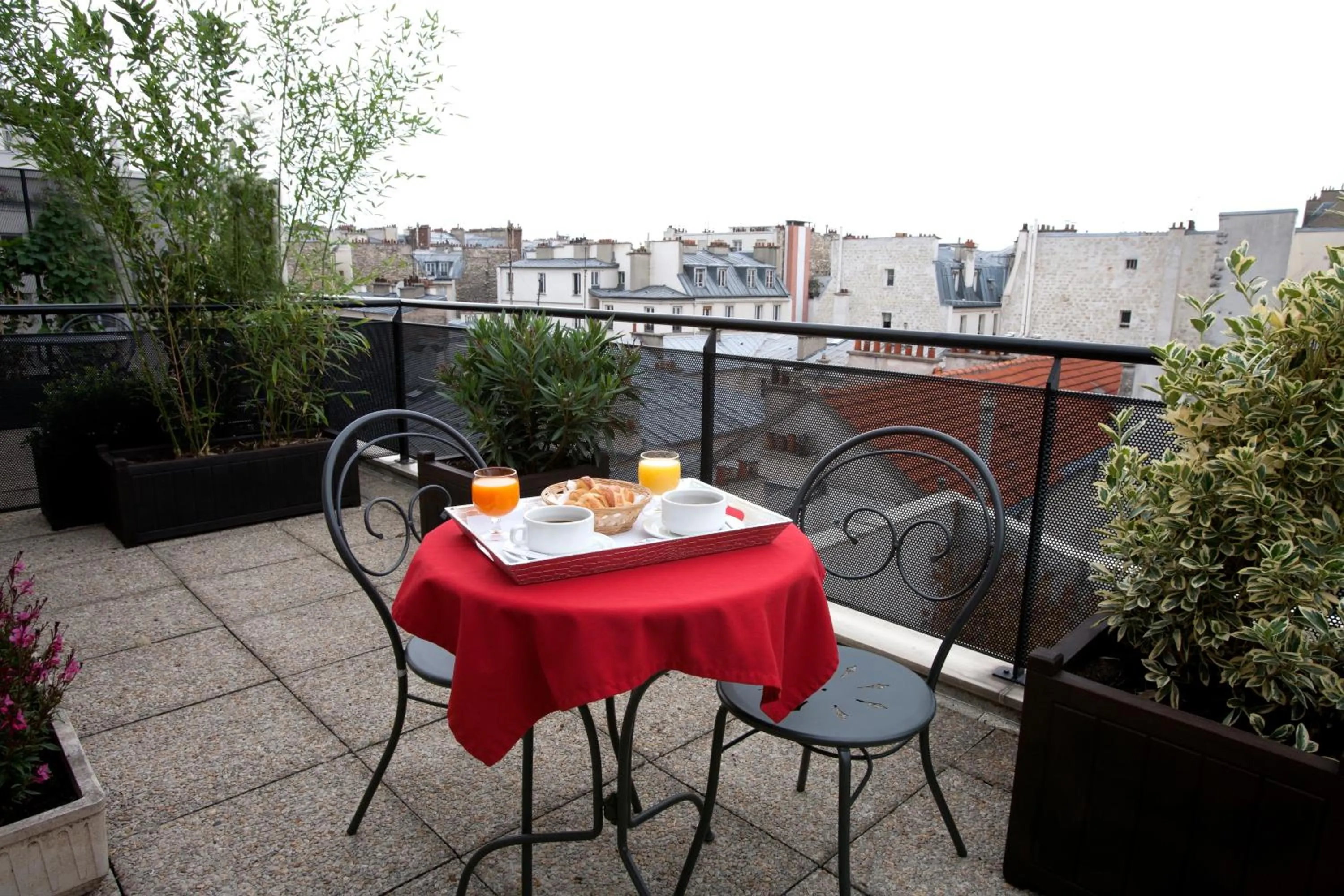 View (from property/room) in Dièse Hôtel Bastille