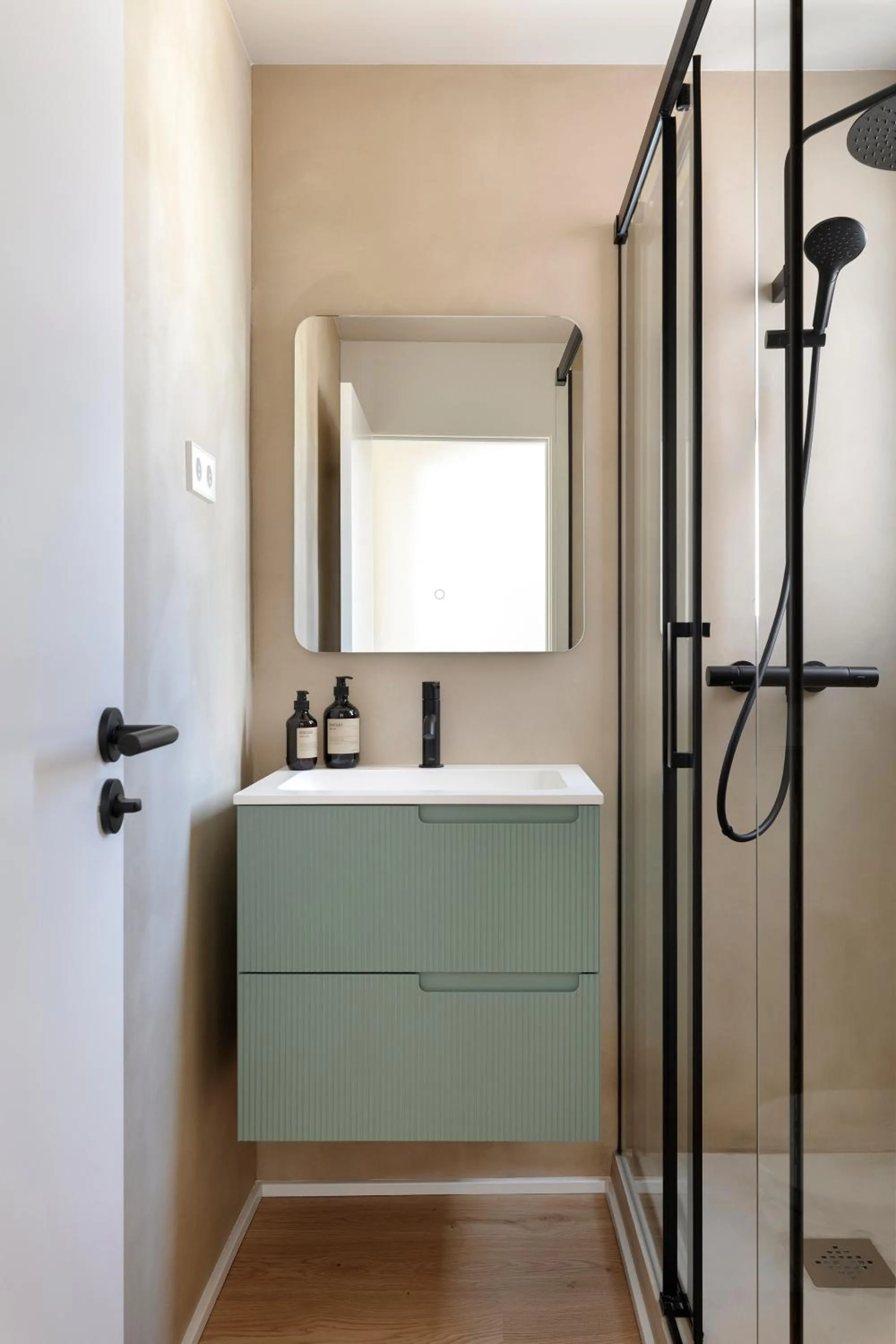 Shower in C211 Barcelona - Simaba Group