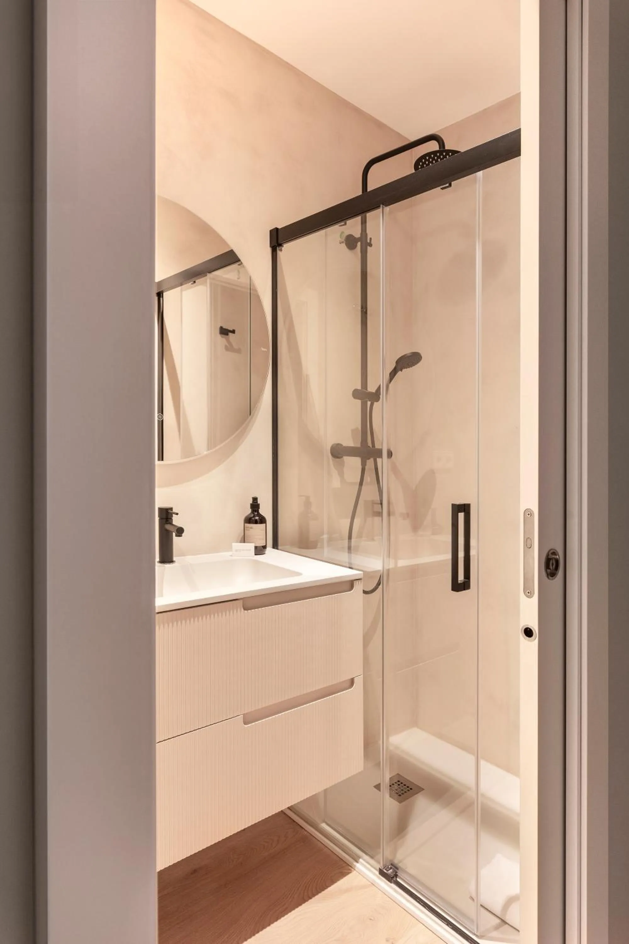 Shower in C211 Barcelona - Simaba Group