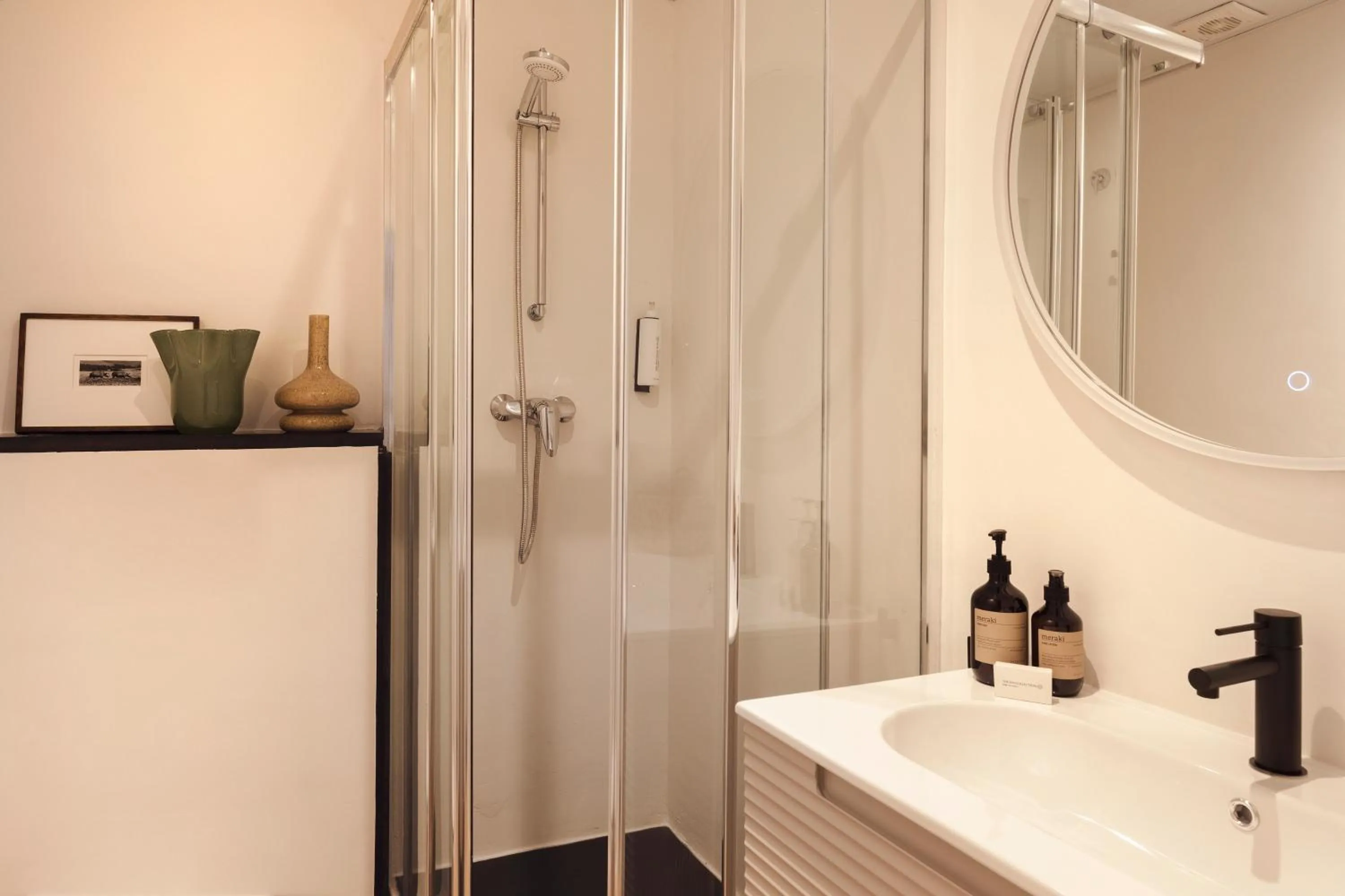 Shower in C211 Barcelona - Simaba Group