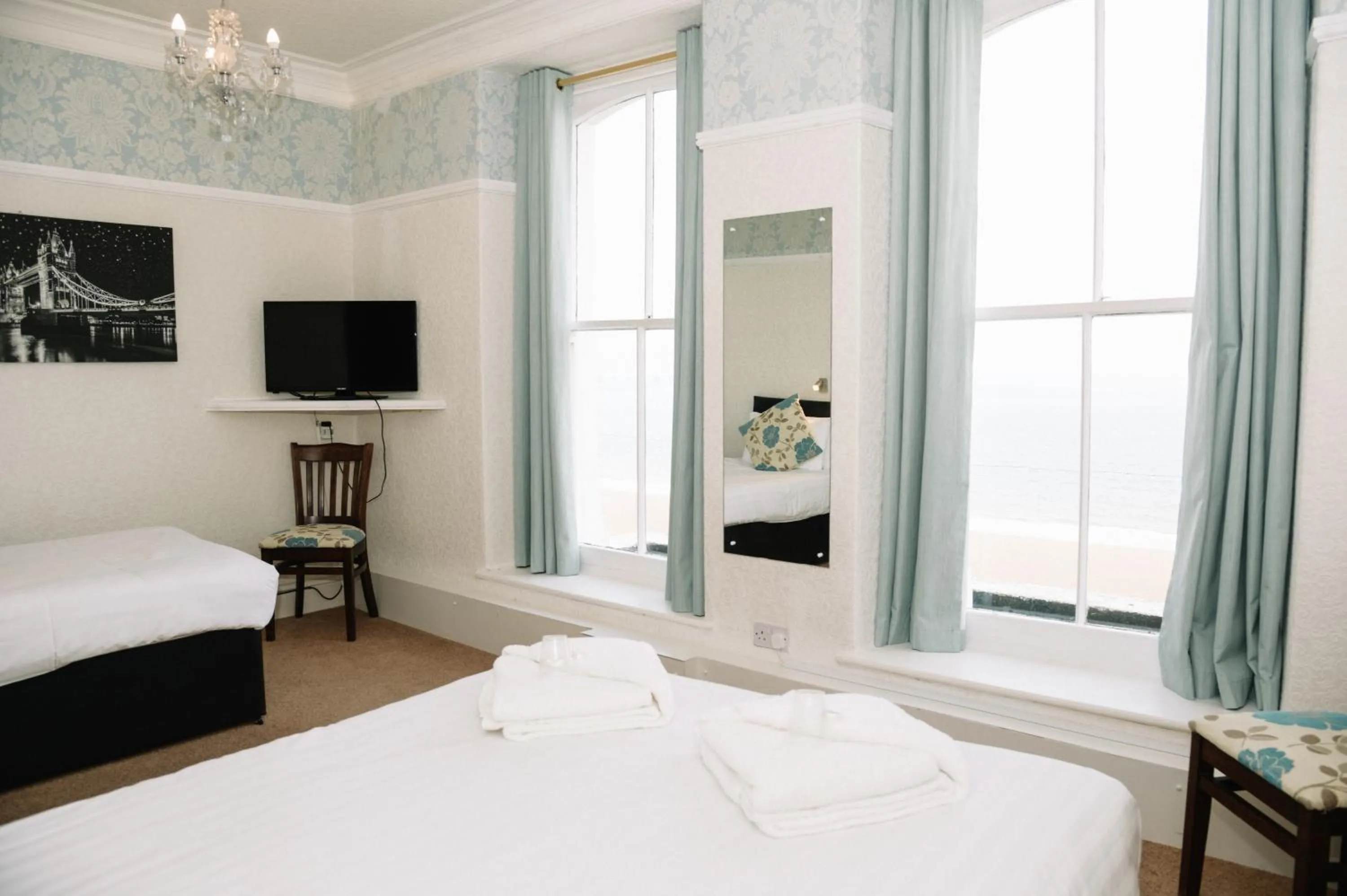 Bed in Four Oaks Hotel