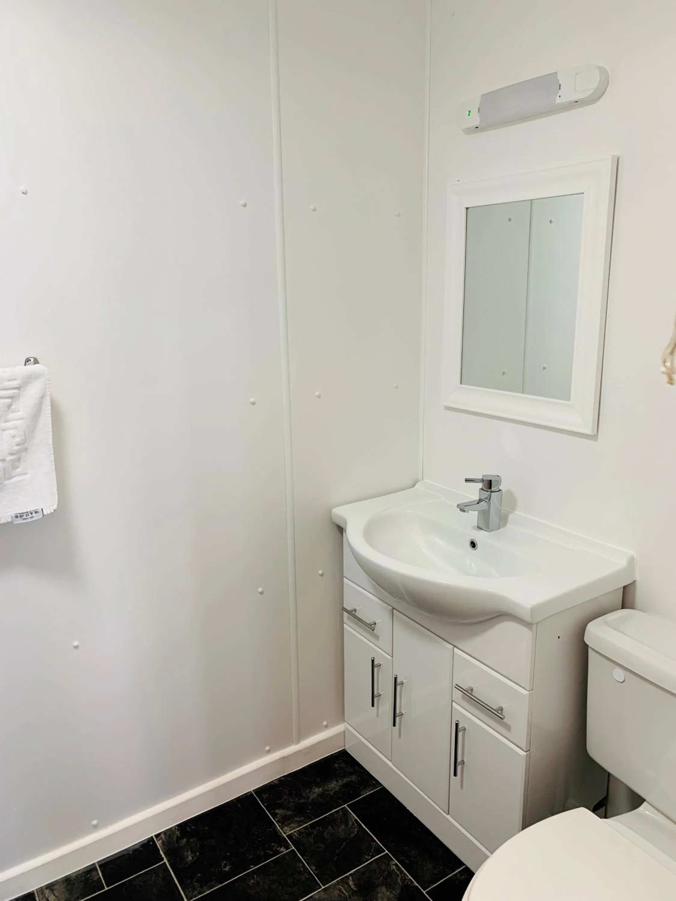 Bathroom in Four Oaks Hotel