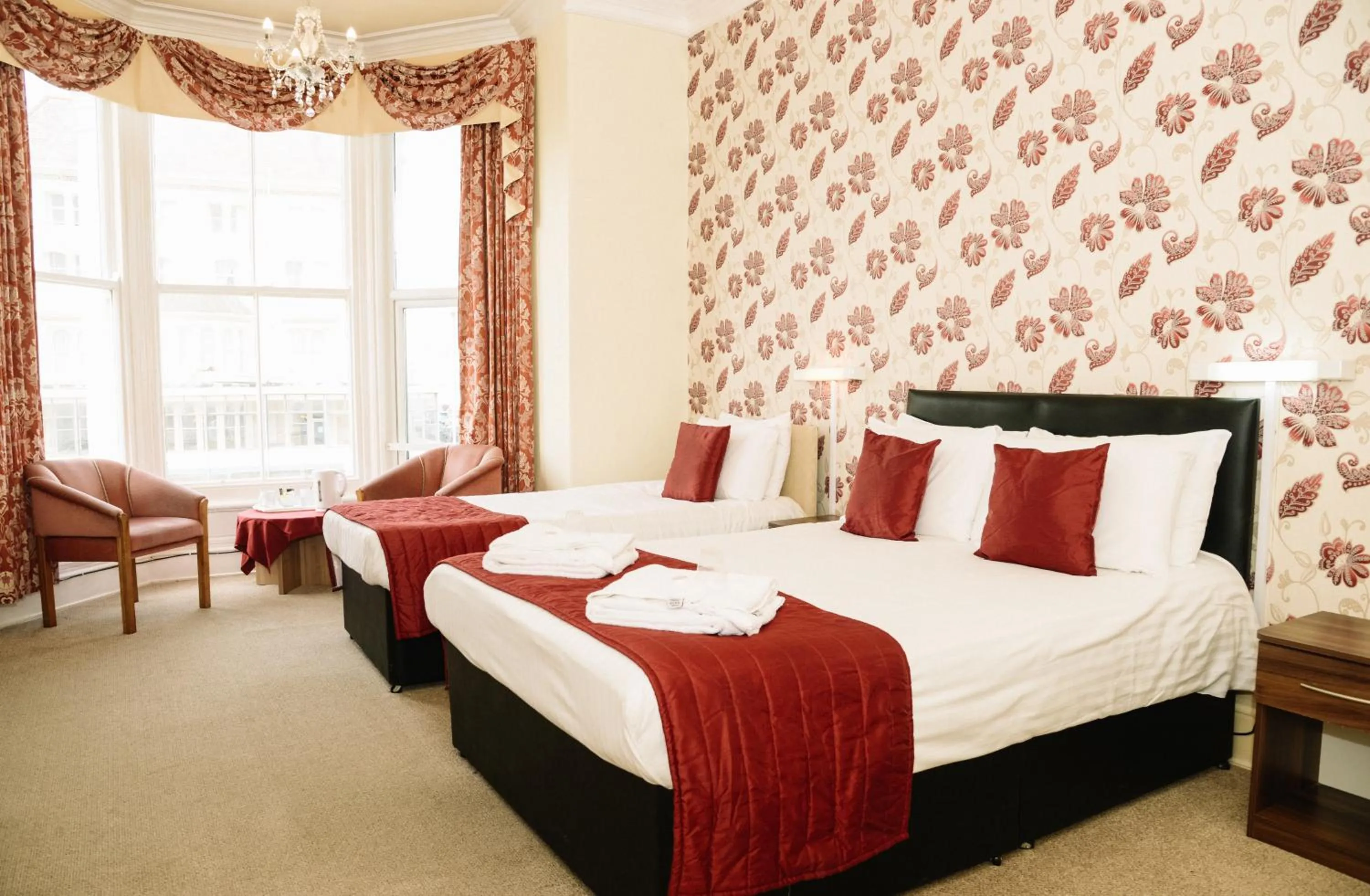 Bed in Four Oaks Hotel