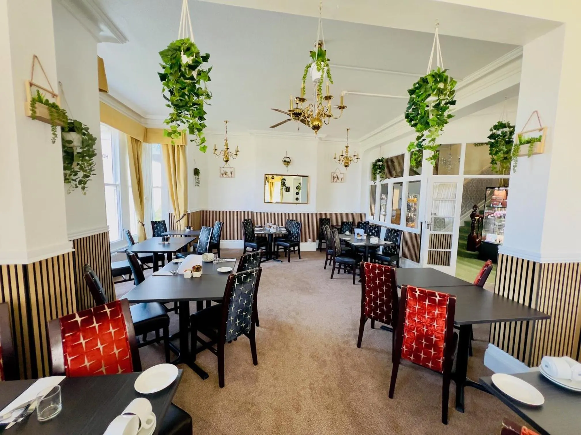 Restaurant/places to eat in Four Oaks Hotel