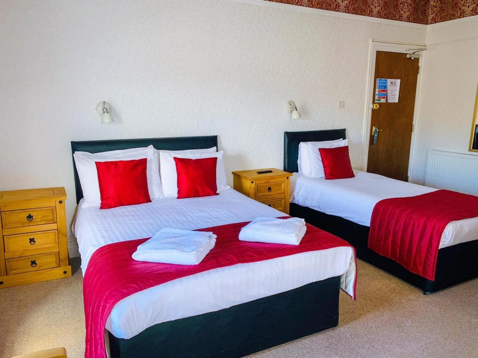 Bed in Four Oaks Hotel