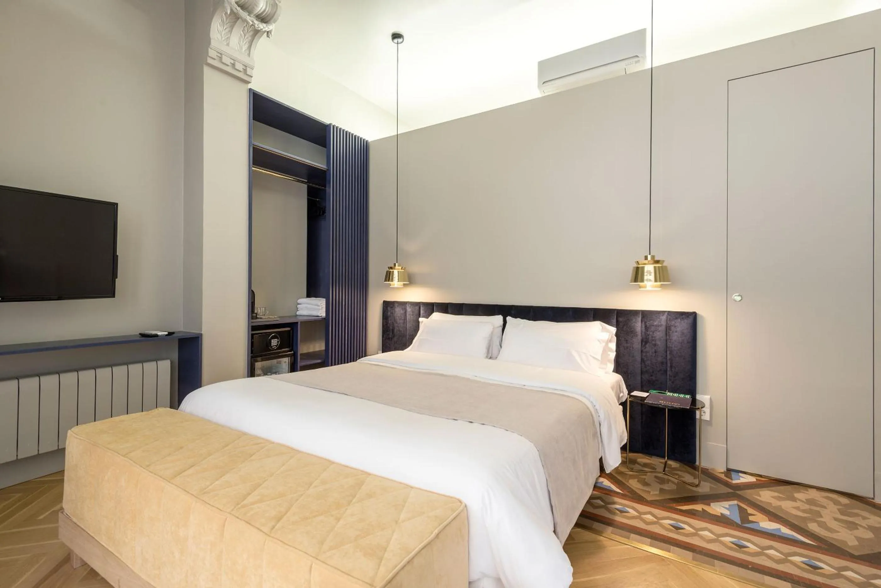 Shower, Bed in BUHO Boutique Rooms